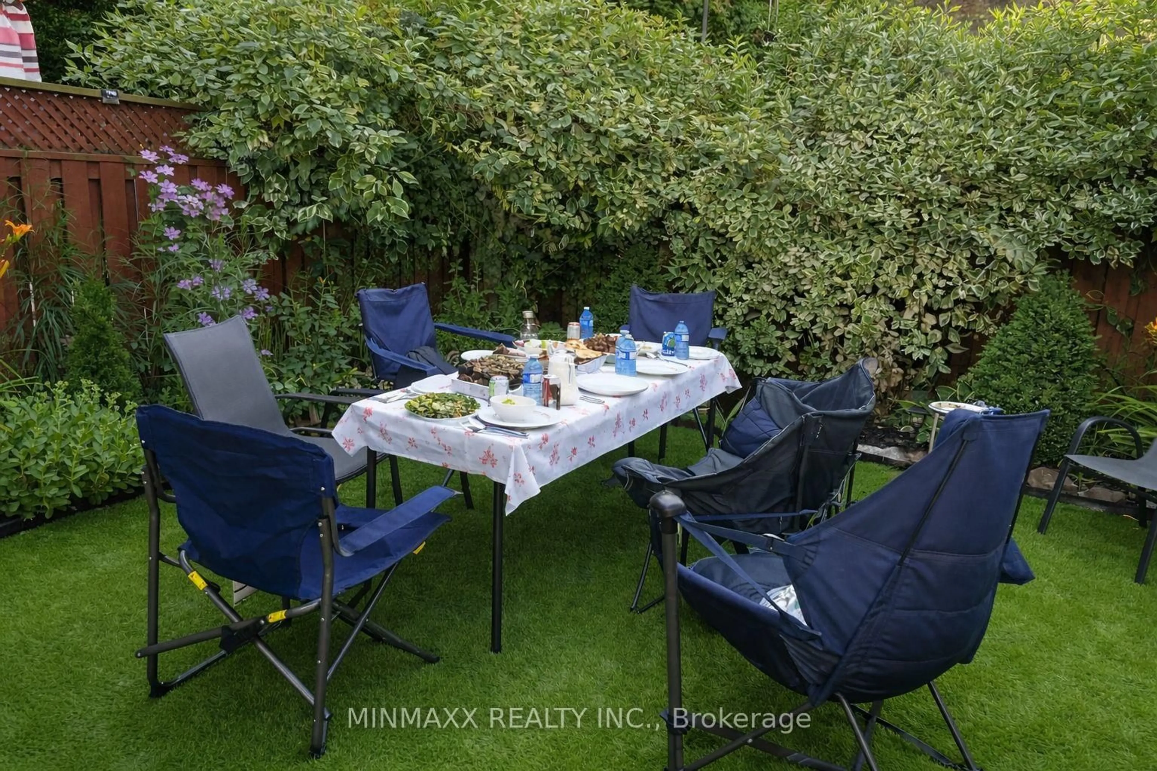 A pic from outside/outdoor area/front of a property/back of a property/a pic from drone, unknown for 1215 Lamont Cres, Milton Ontario L9T 6N6