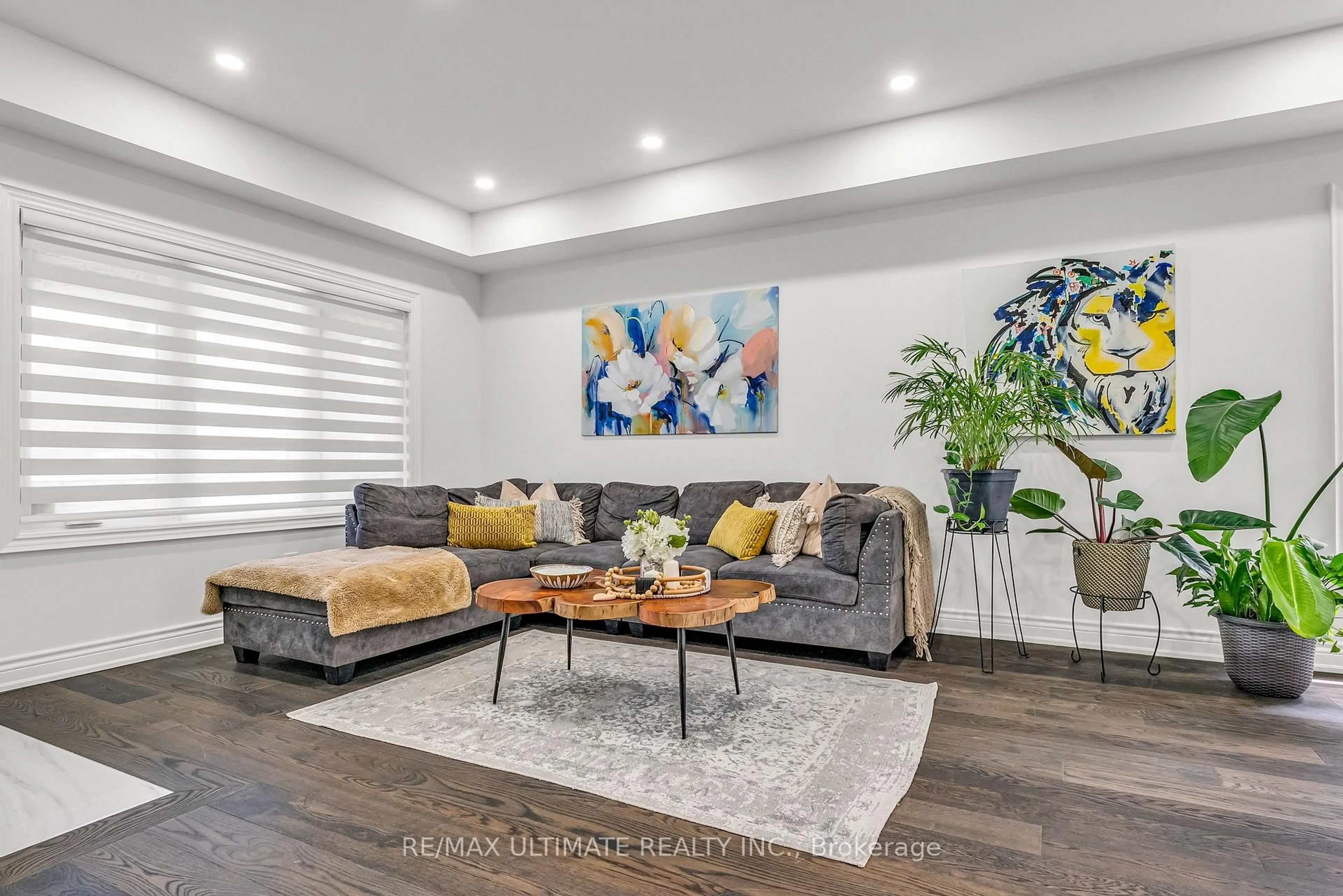 Living room with furniture, unknown for 420 Harvie Ave, Toronto Ontario M6E 4L8