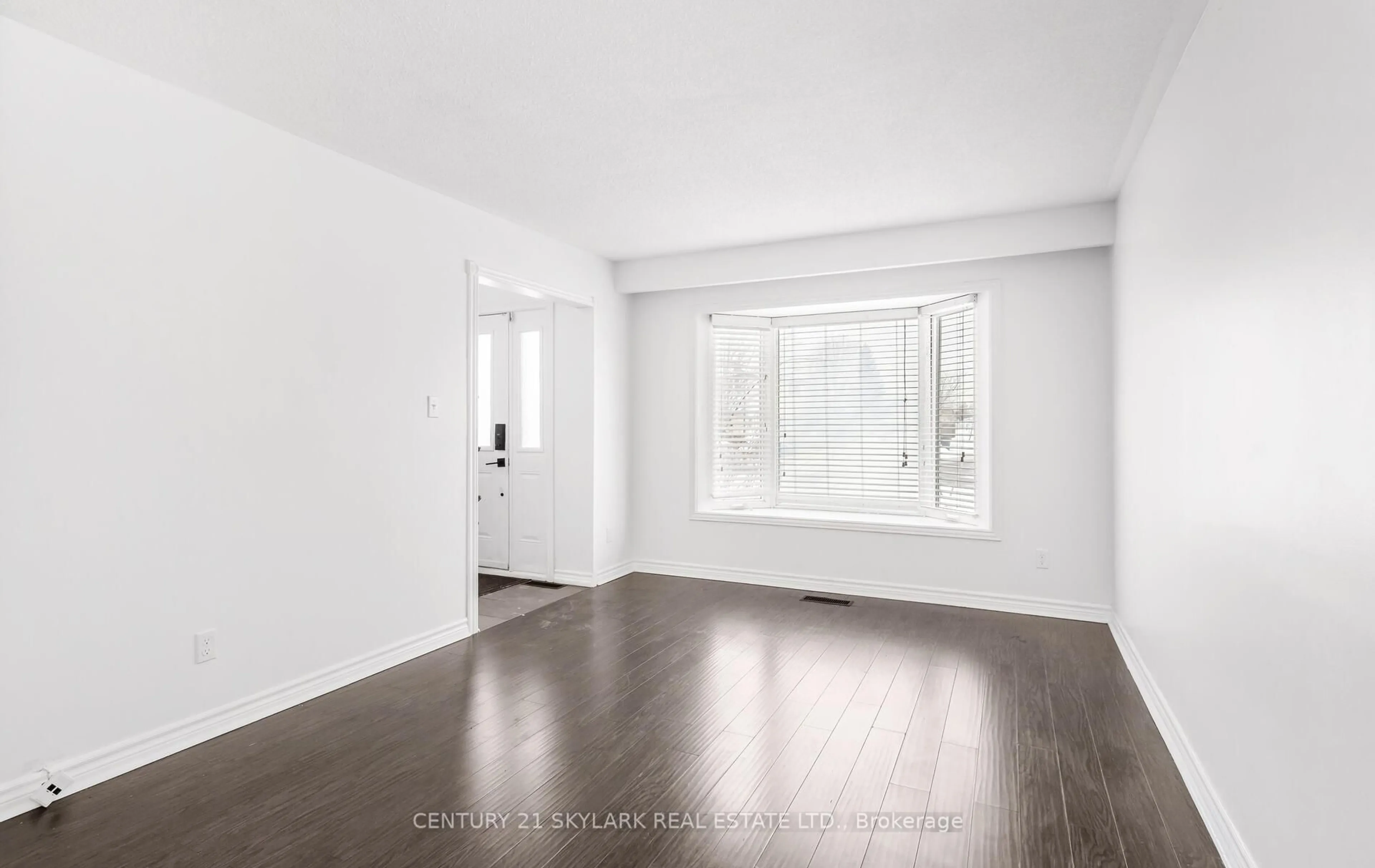 A pic of a room for 7646 Priory Cres, Mississauga Ontario L4T 3H5