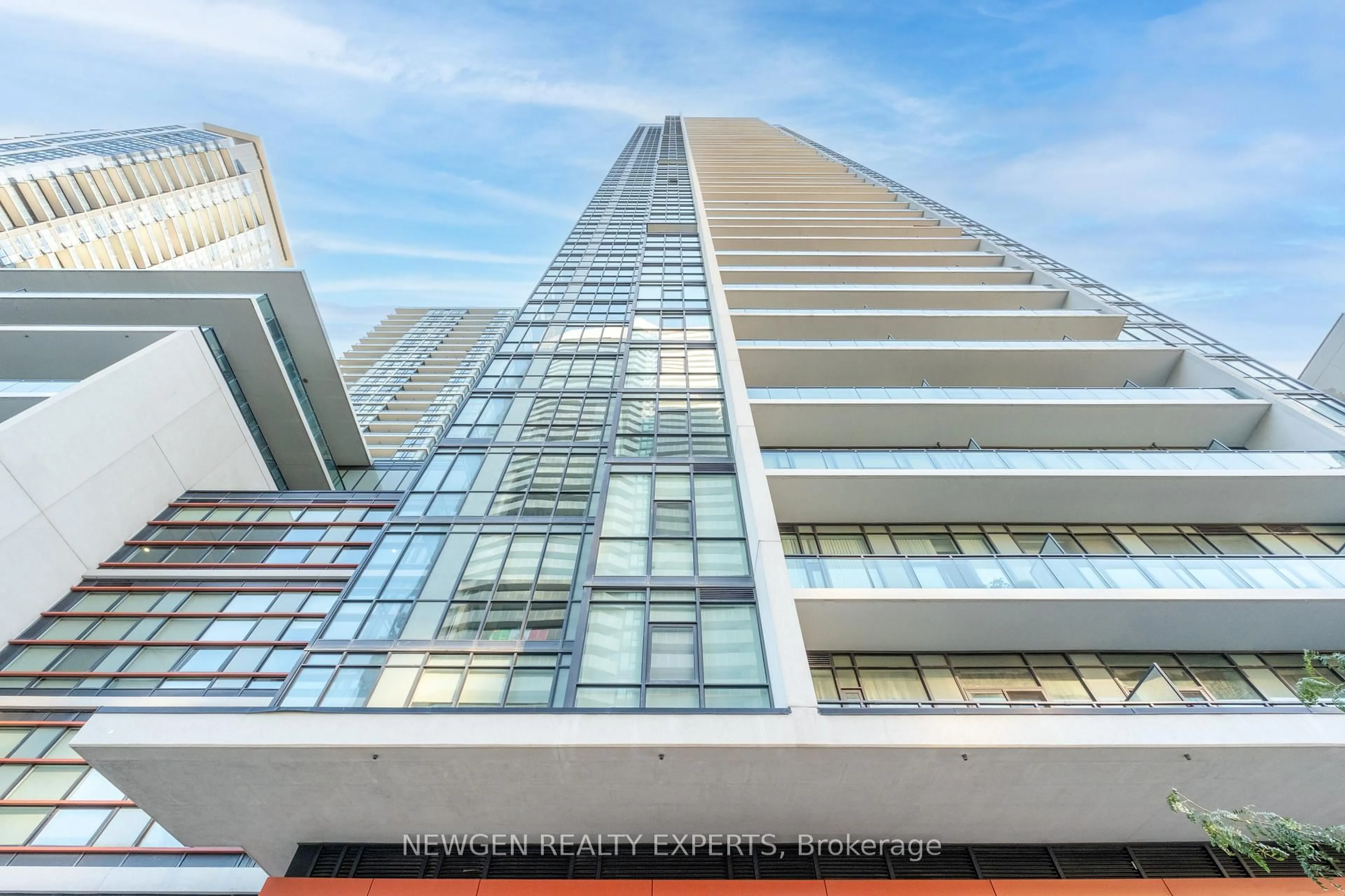 Indoor foyer for 4070 Confederation Pkwy #2908, Mississauga Ontario L5B 0E9