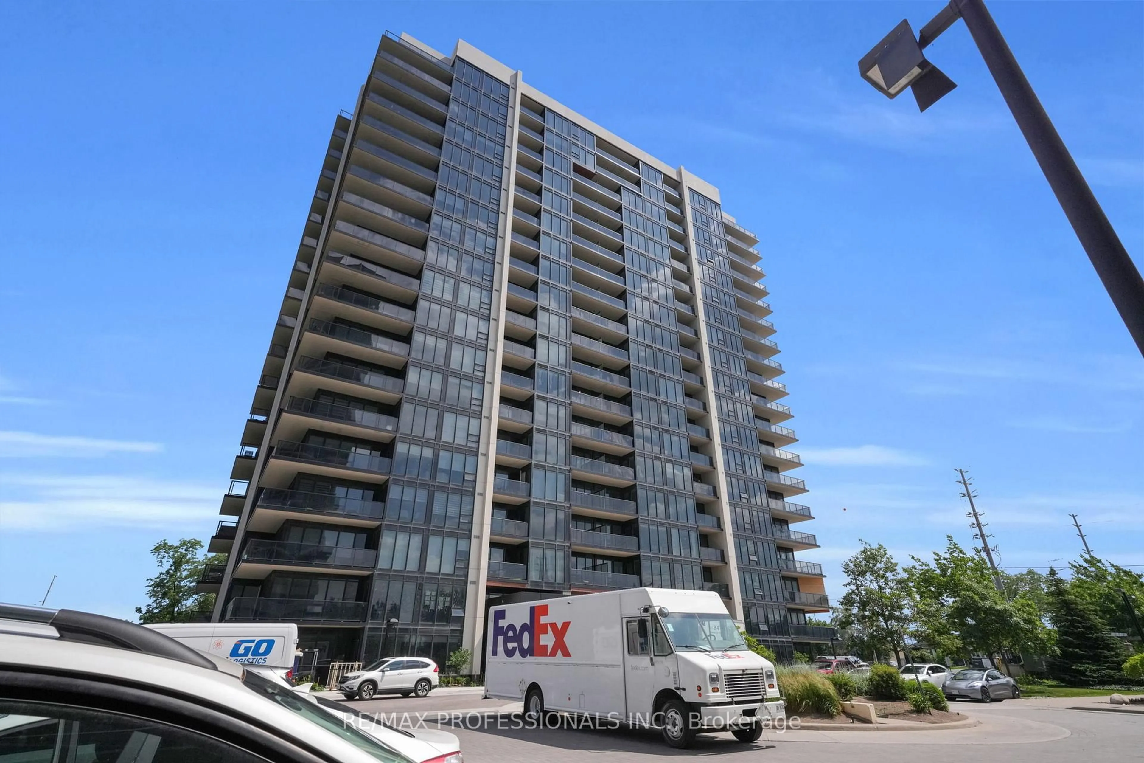 A pic from outside/outdoor area/front of a property/back of a property/a pic from drone, building for 1035 Southdown Rd #1402, Mississauga Ontario L5J 0A2