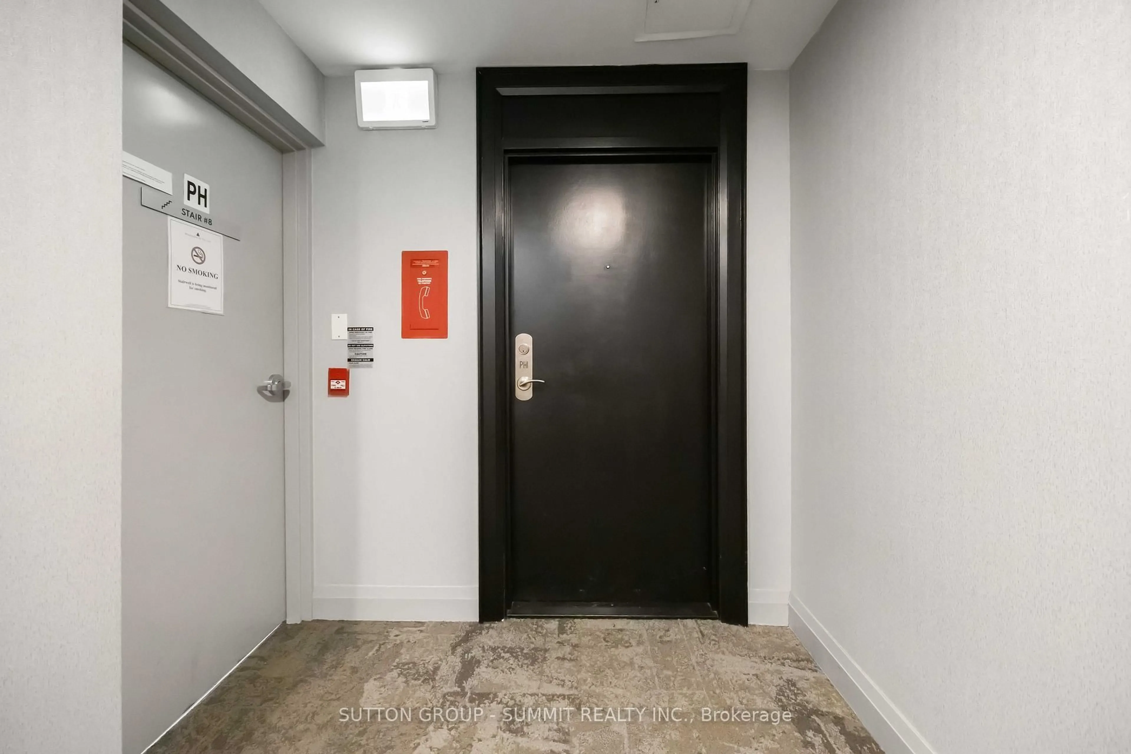 Indoor foyer for 15 Windermere Ave #PH01, Toronto Ontario M6S 5A2