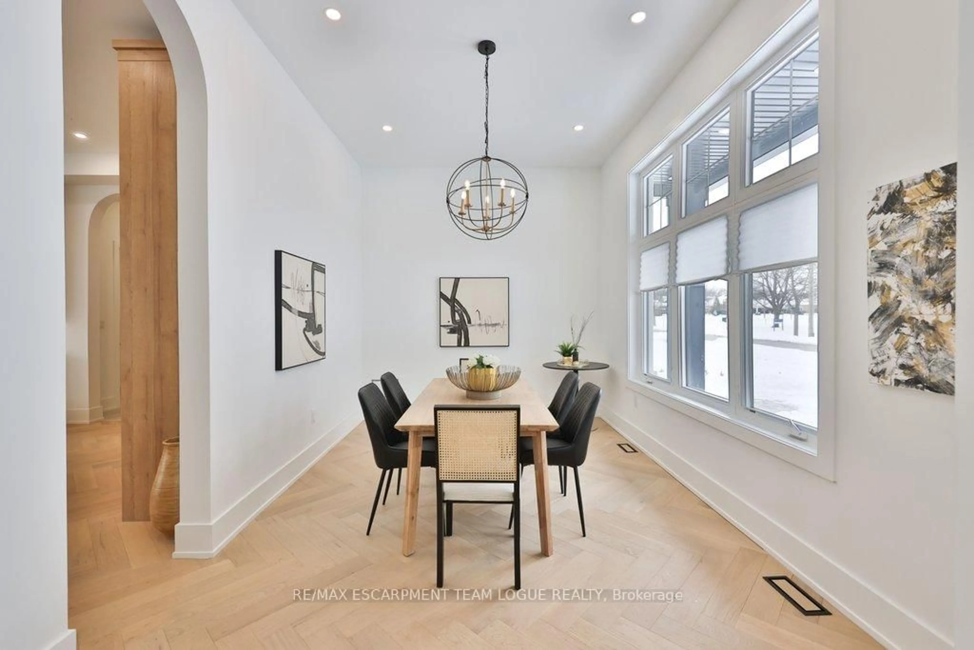 Dining room, ceramic/tile floor for 302 Tuck Dr, Burlington Ontario L7L 2R3