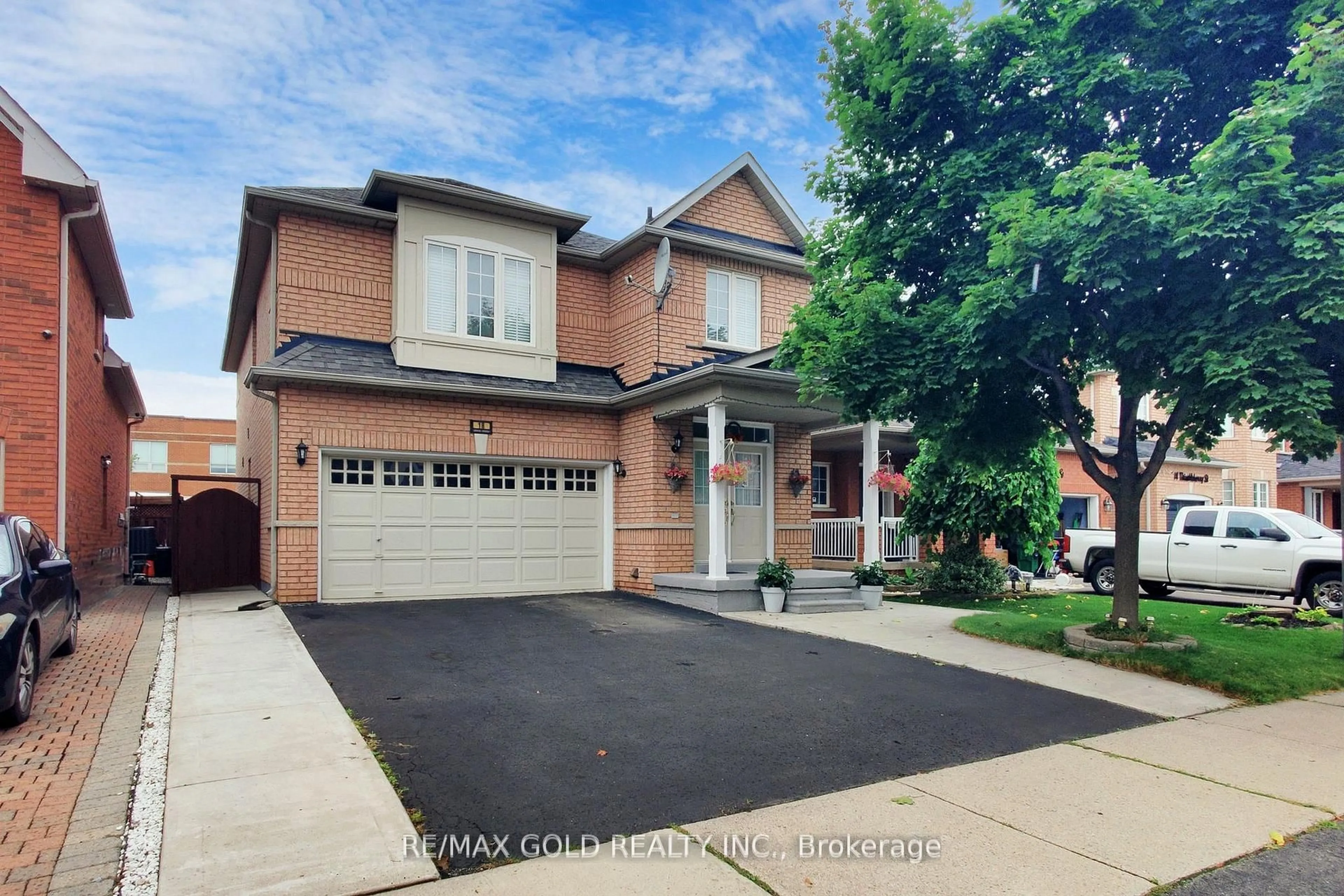 Home with brick exterior material, street for 18 Thimbleberry St, Brampton Ontario L7A 3L3