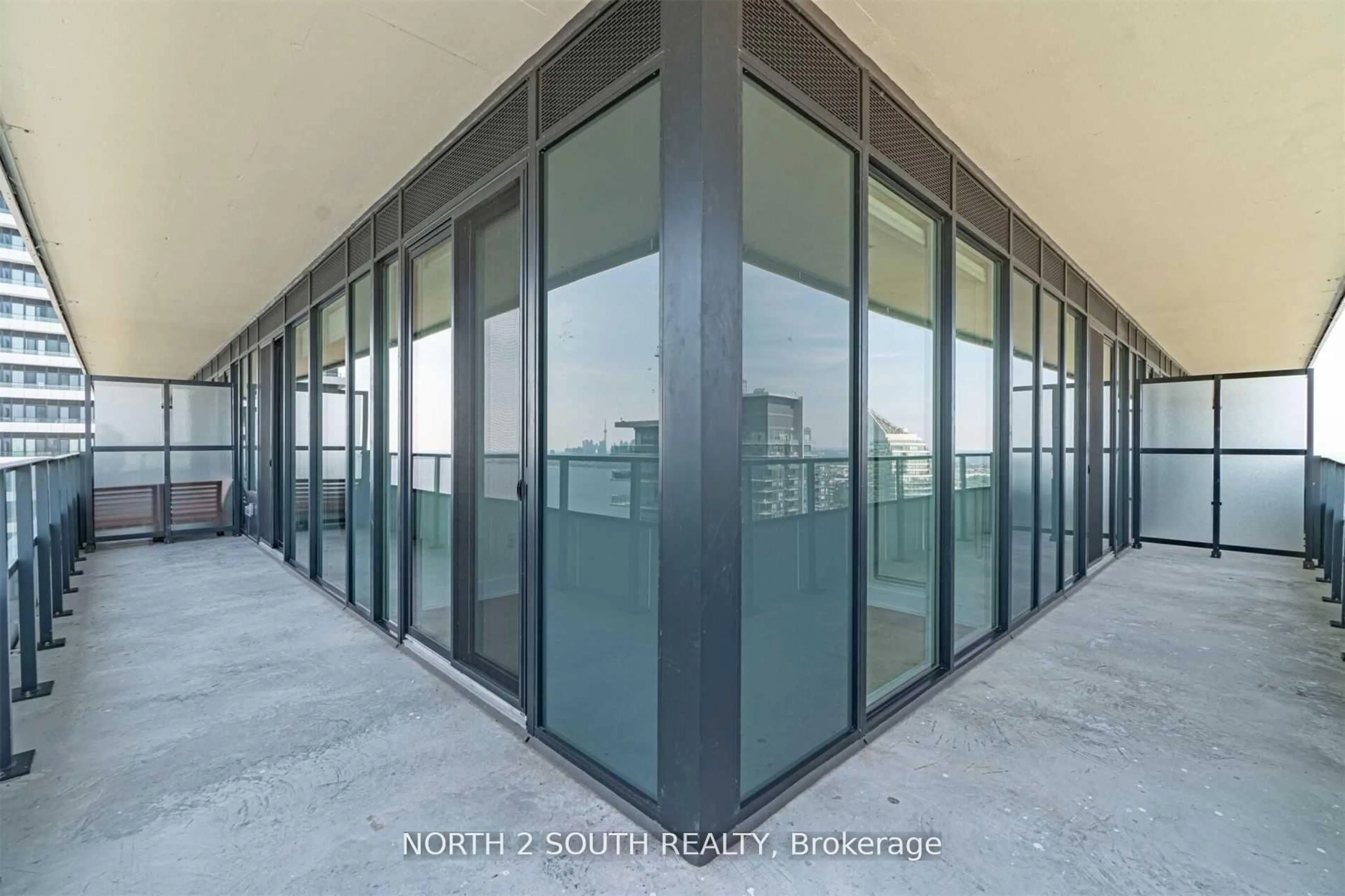 Indoor foyer for 30 Shore Breeze Dr #4112, Toronto Ontario M8V 1A1