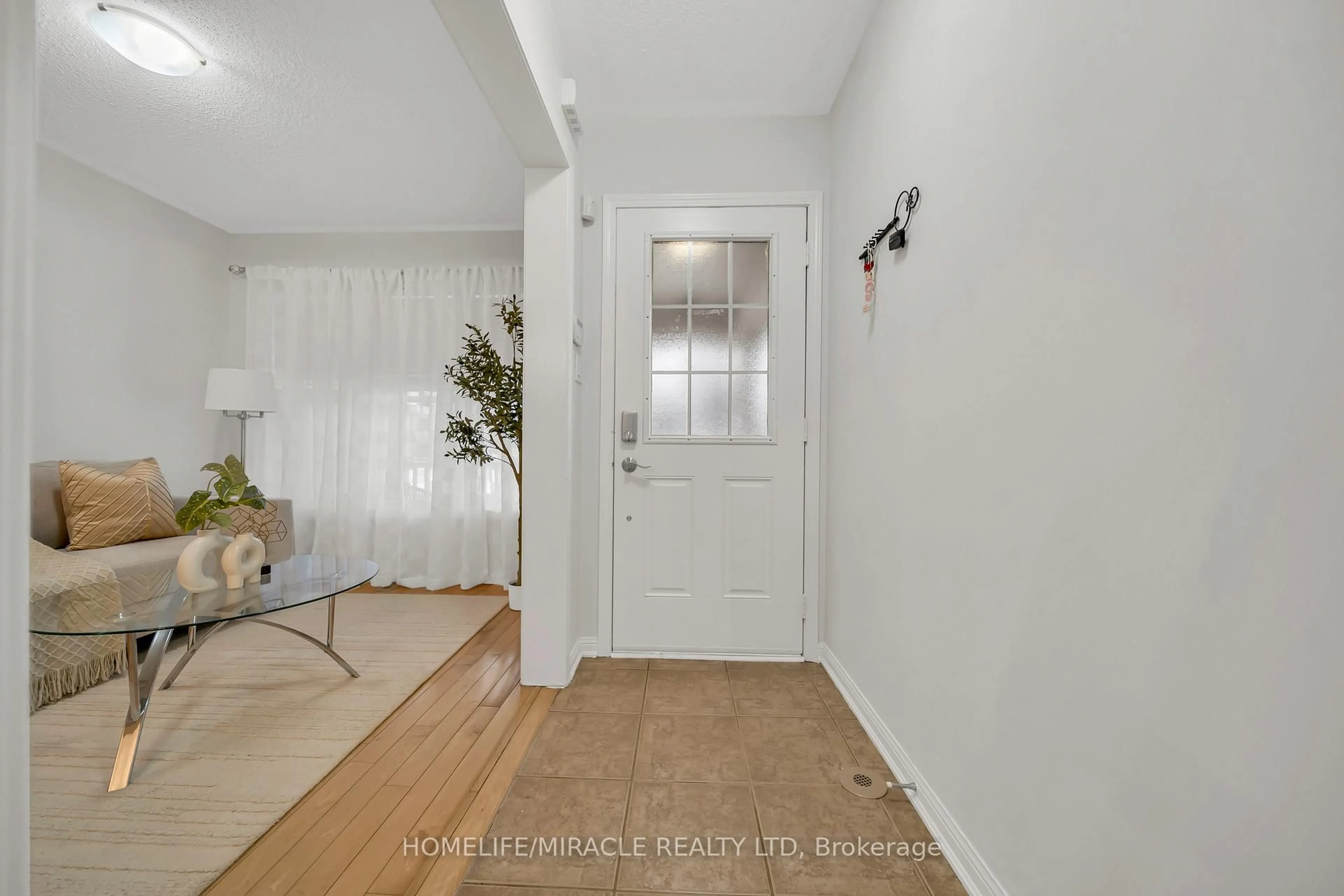 Indoor entryway for 810 Hepburn Rd, Milton Ontario L9T 0K6