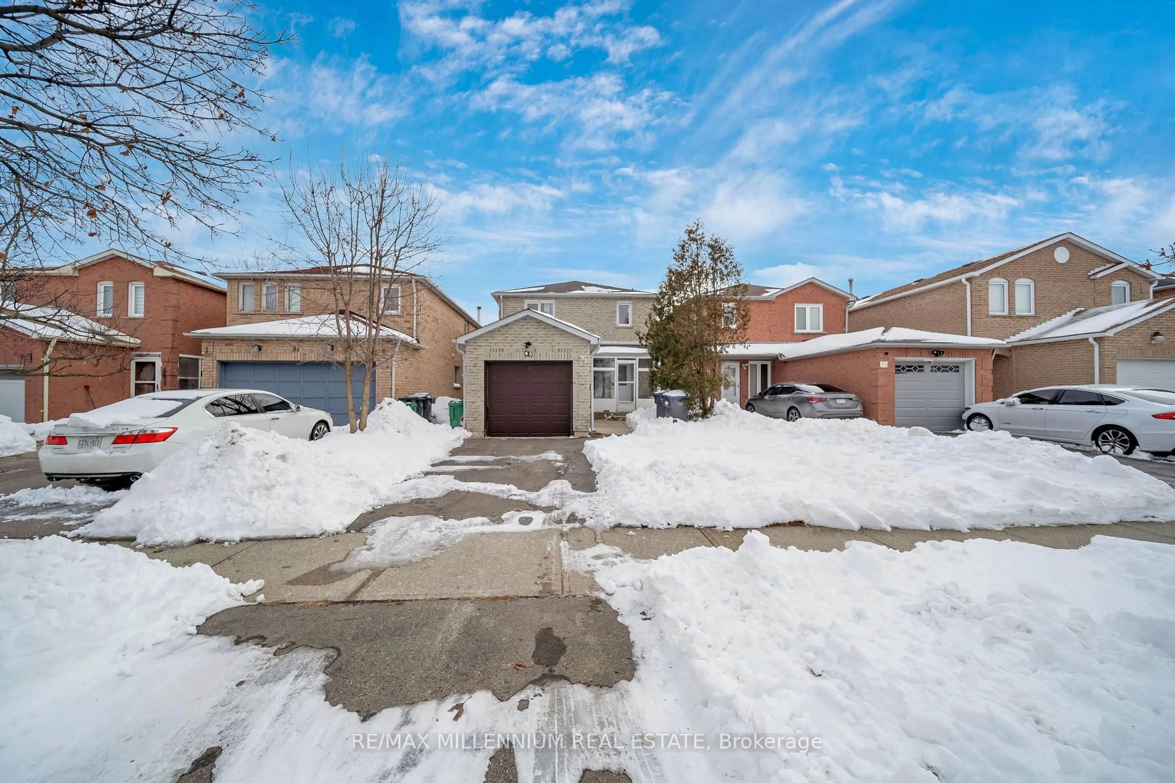 A pic from outside/outdoor area/front of a property/back of a property/a pic from drone, street for 93 Gatesgill St, Brampton Ontario L6X 3T1