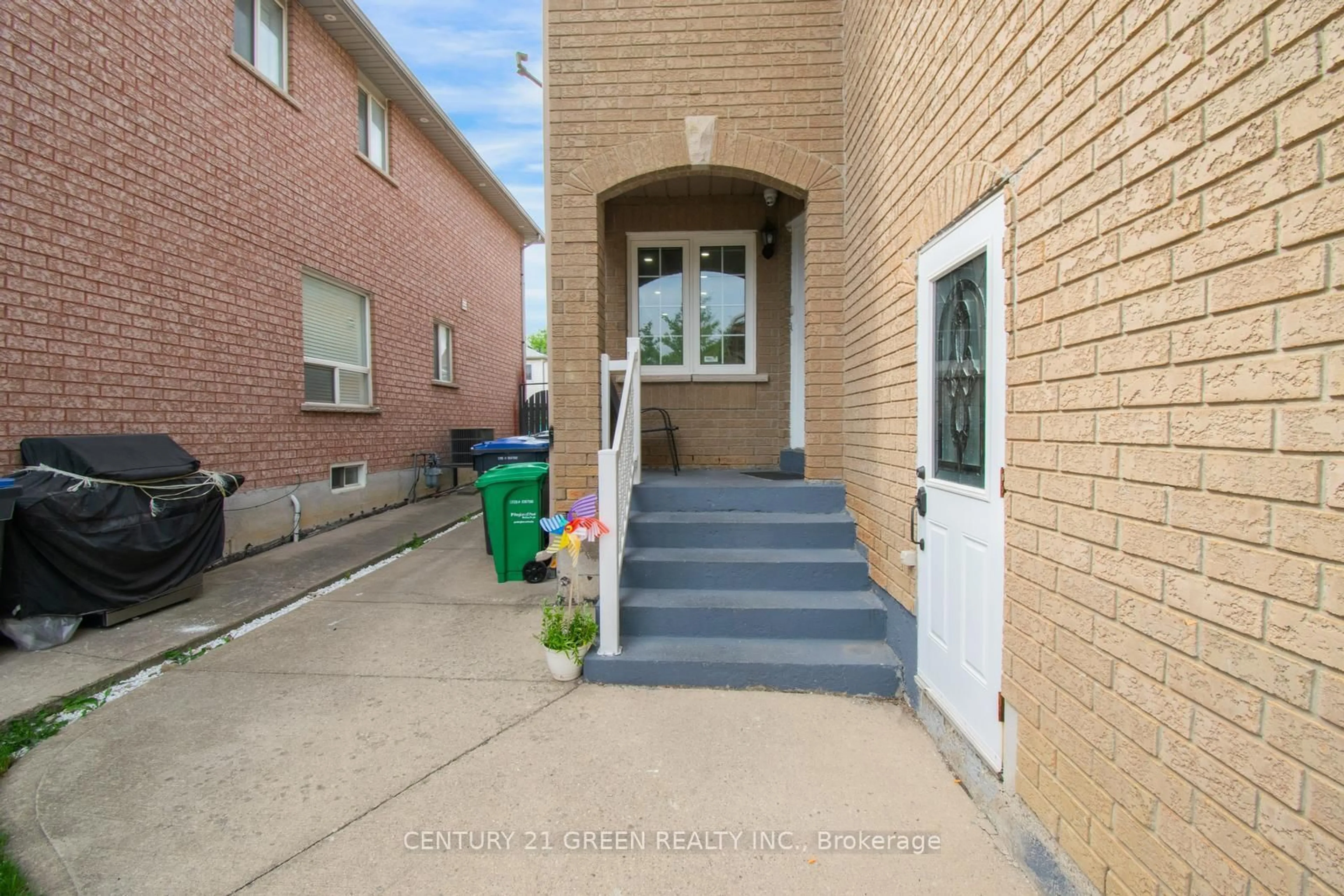 Unknown for 26 Oatfield Rd, Brampton Ontario L6R 1X7