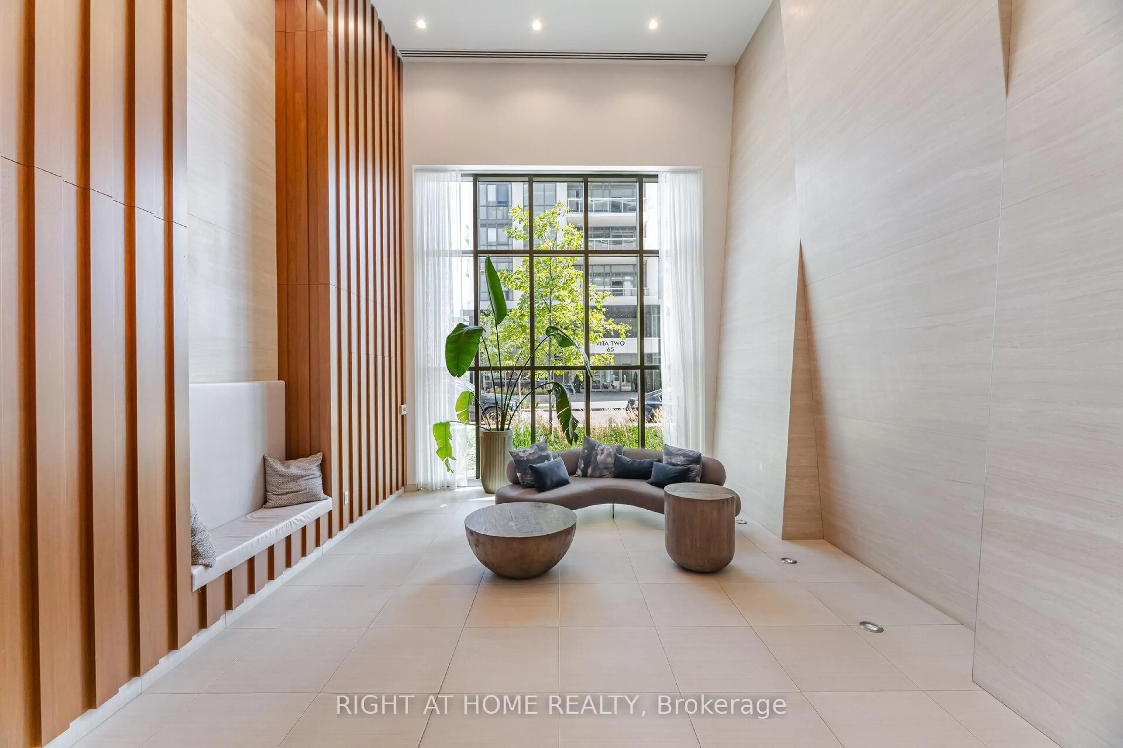 Indoor foyer for 70 Annie Craig Dr #1008, Toronto Ontario M8V 0G2