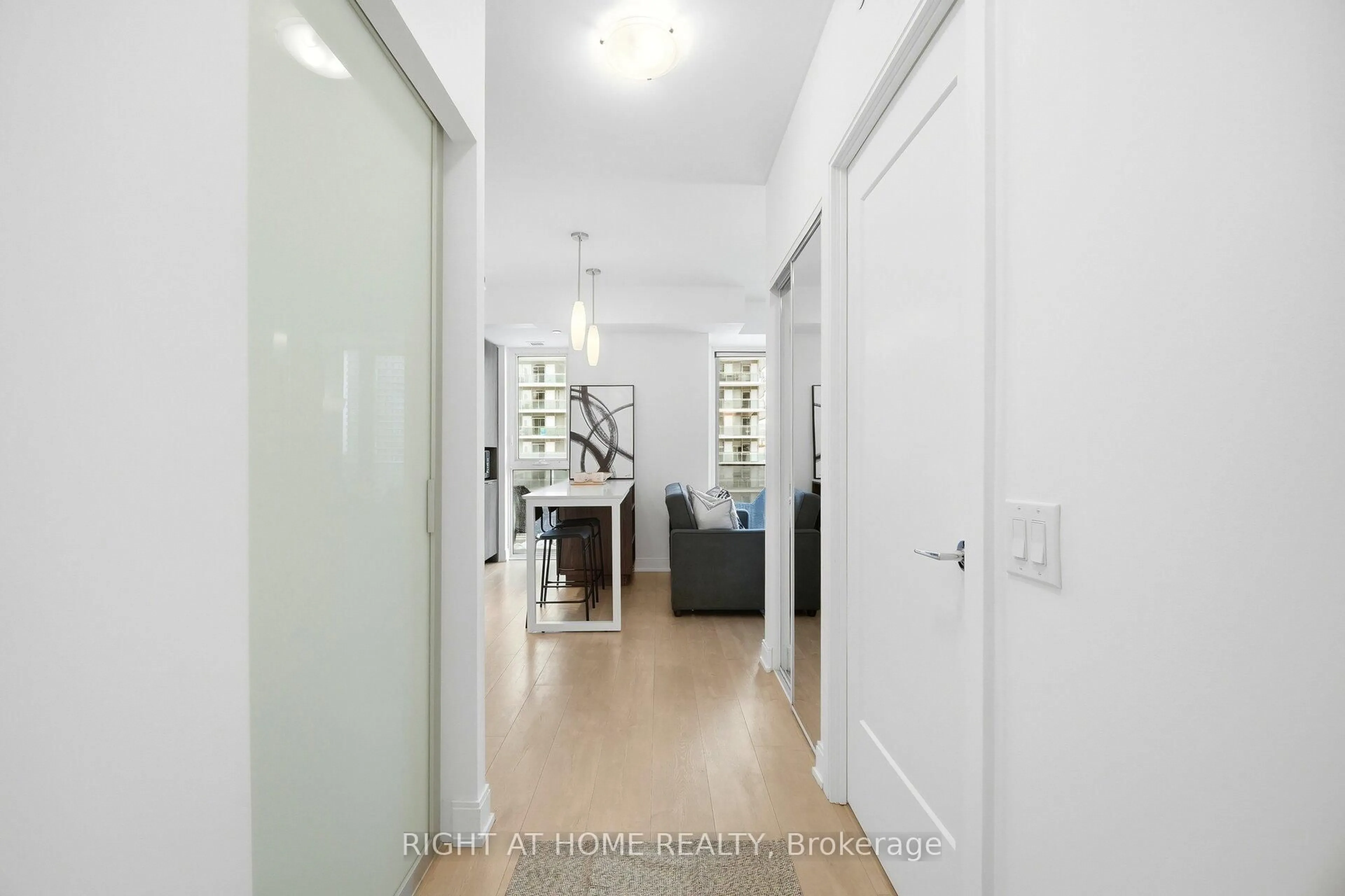 Indoor entryway for 70 Annie Craig Dr #1008, Toronto Ontario M8V 0G2