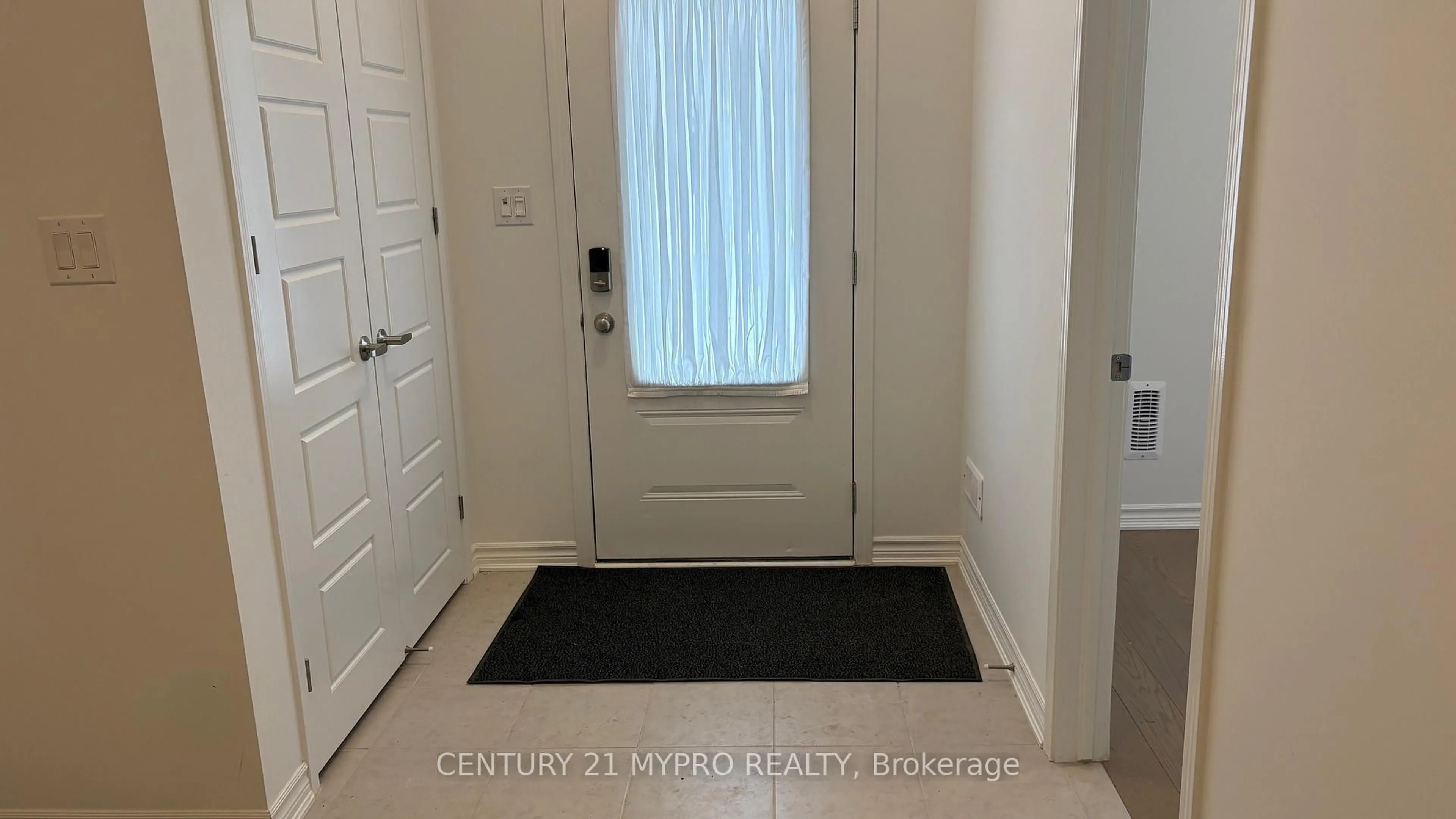 Indoor entryway for 1369 William Halton Pkwy, Oakville Ontario L6M 5N9