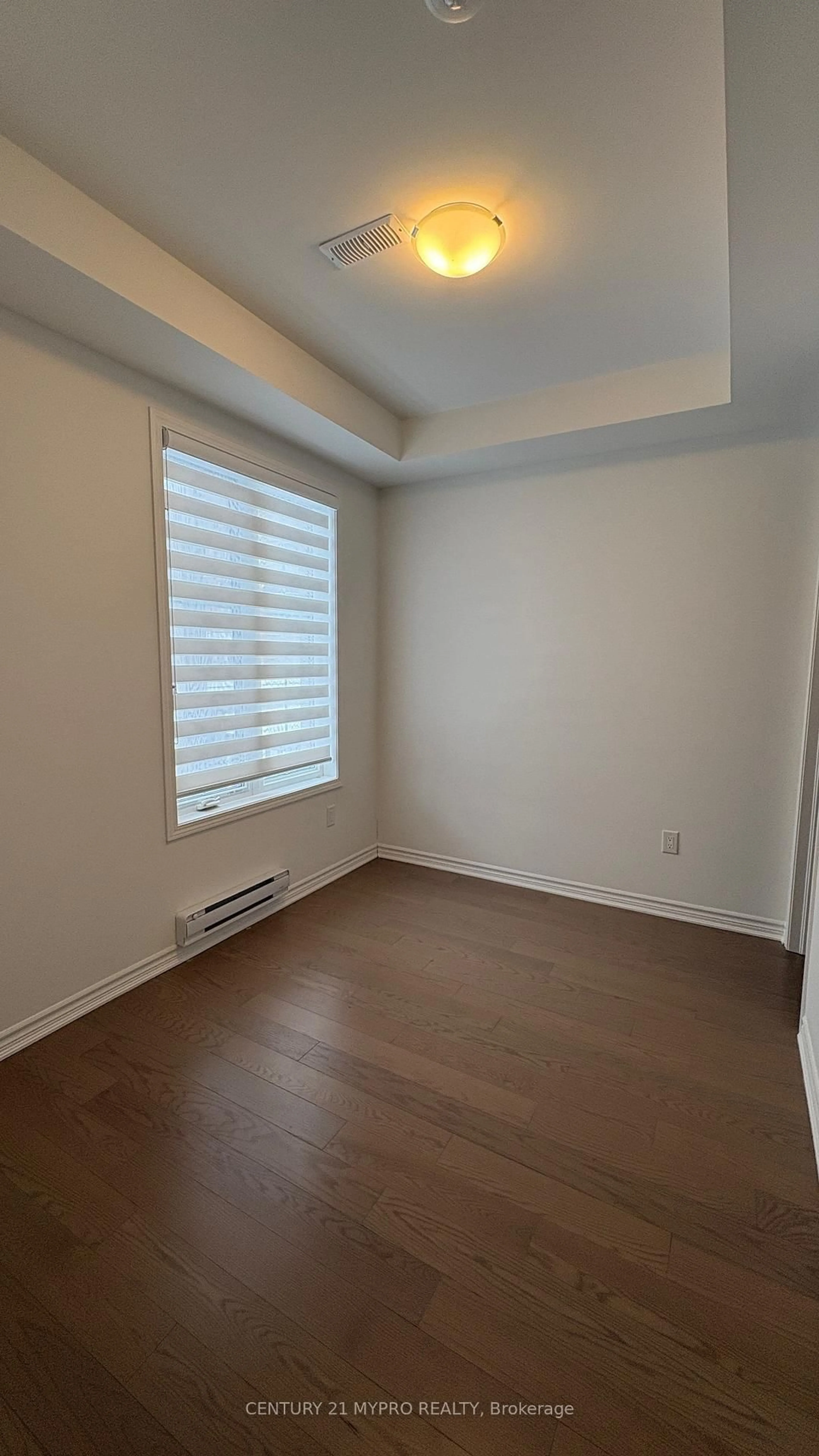 A pic of a room for 1369 William Halton Pkwy, Oakville Ontario L6M 5N9