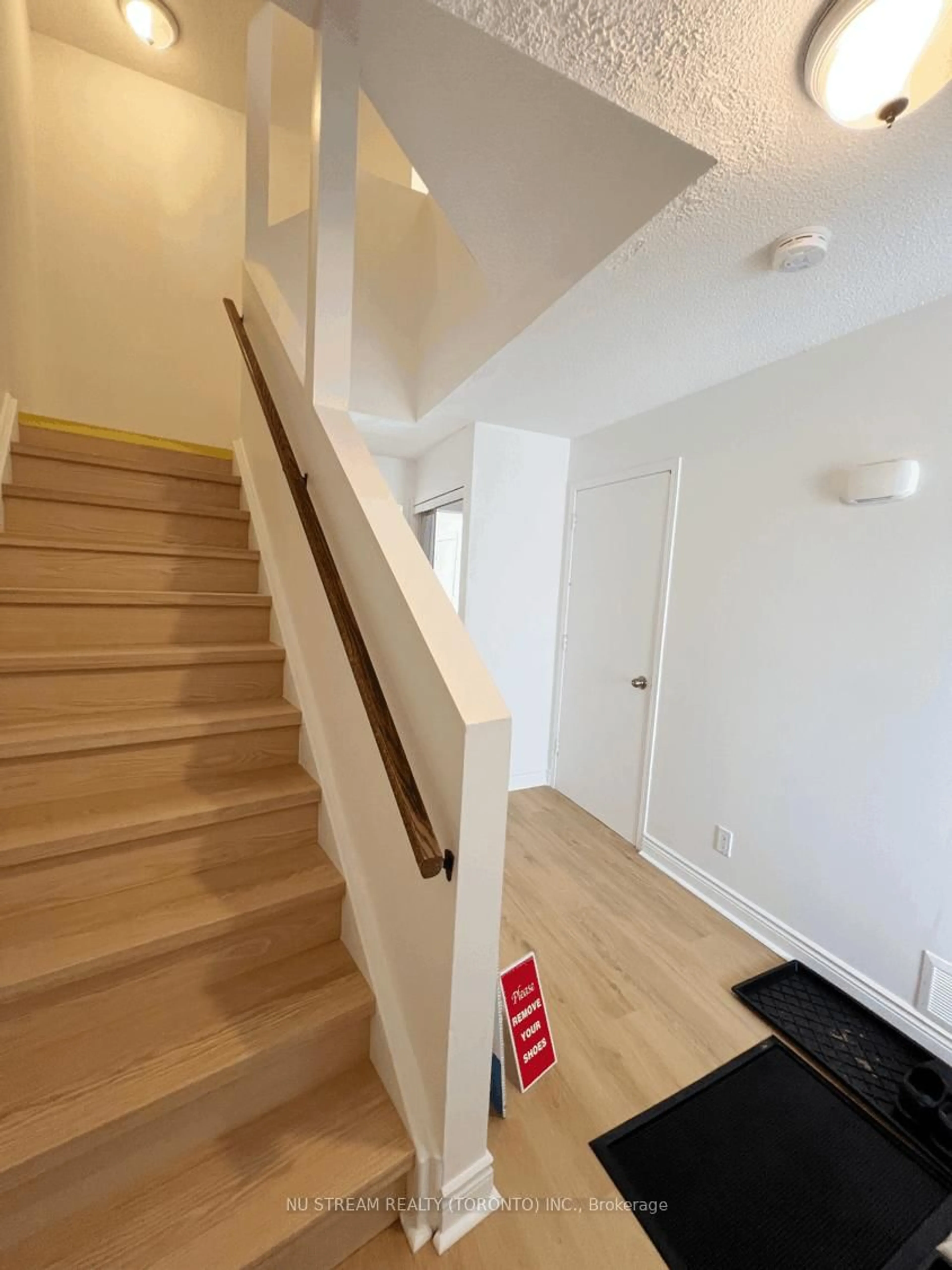 Unknown for 16 Ashton Cres #16, Brampton Ontario L6S 3J9