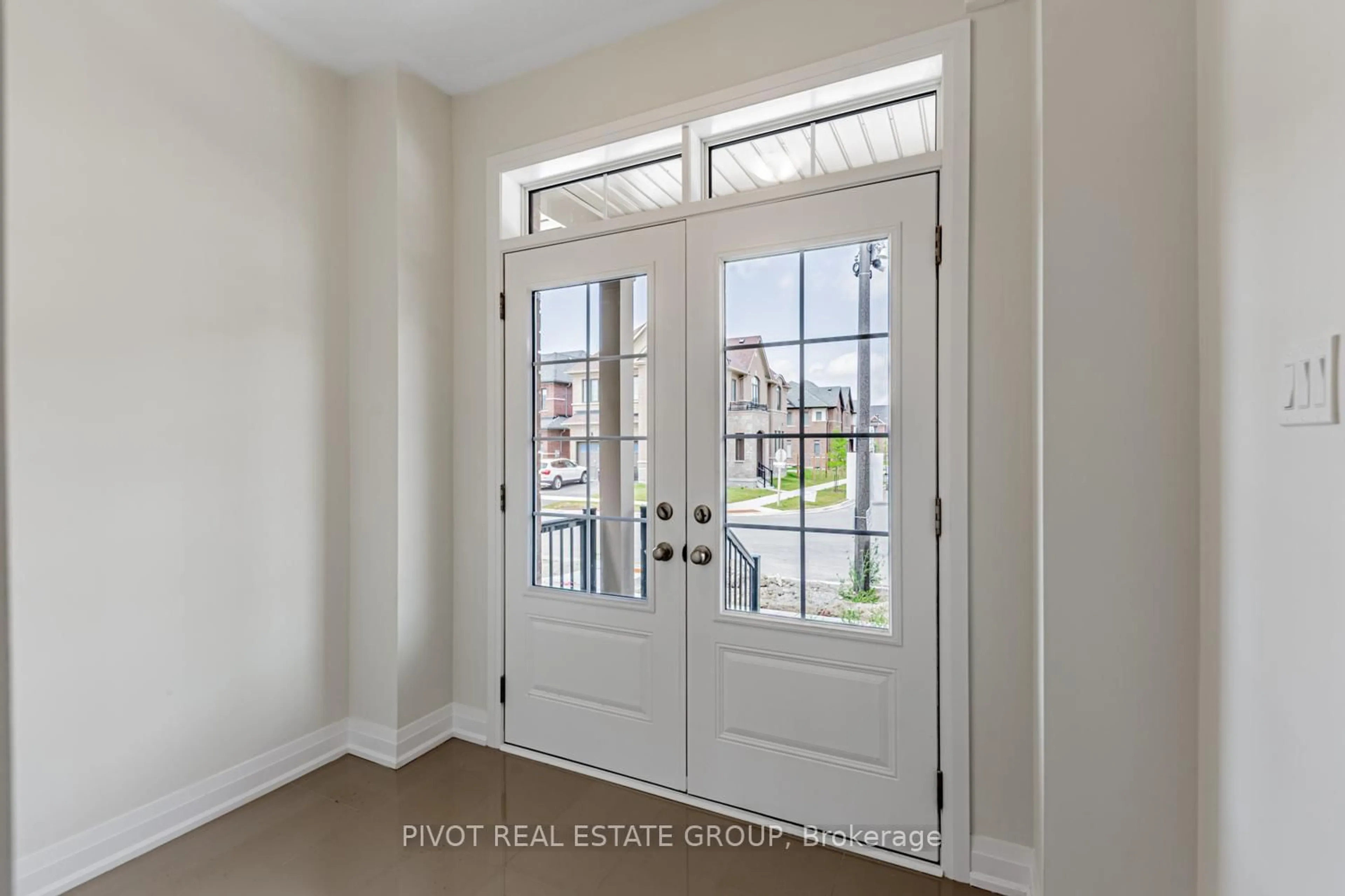 Indoor entryway for 30 Lipscott Dr, Caledon Ontario L7C 4L2