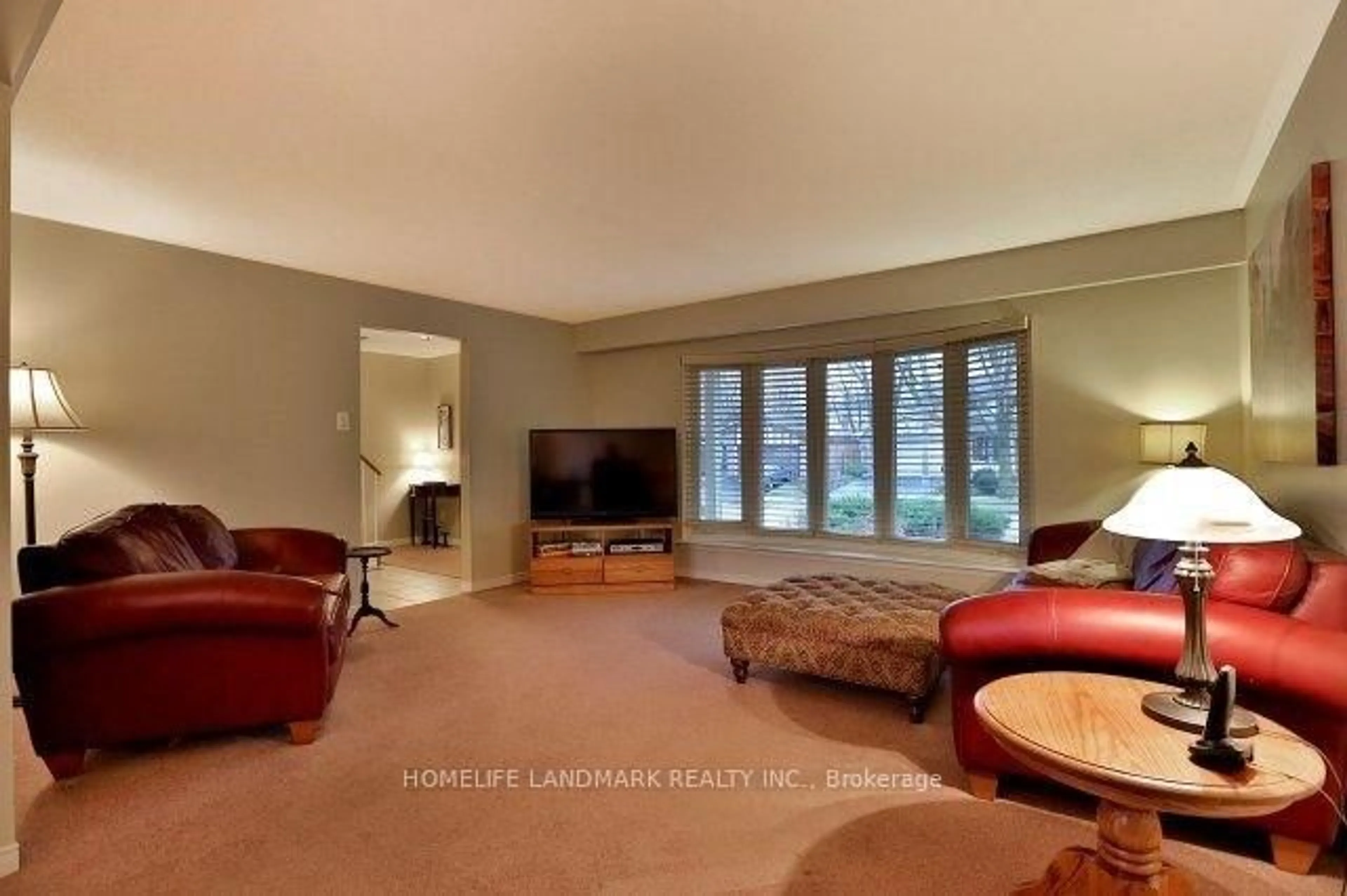 Living room with furniture, unknown for 193 chebucto Dr, Oakville Ontario L6J 5R1