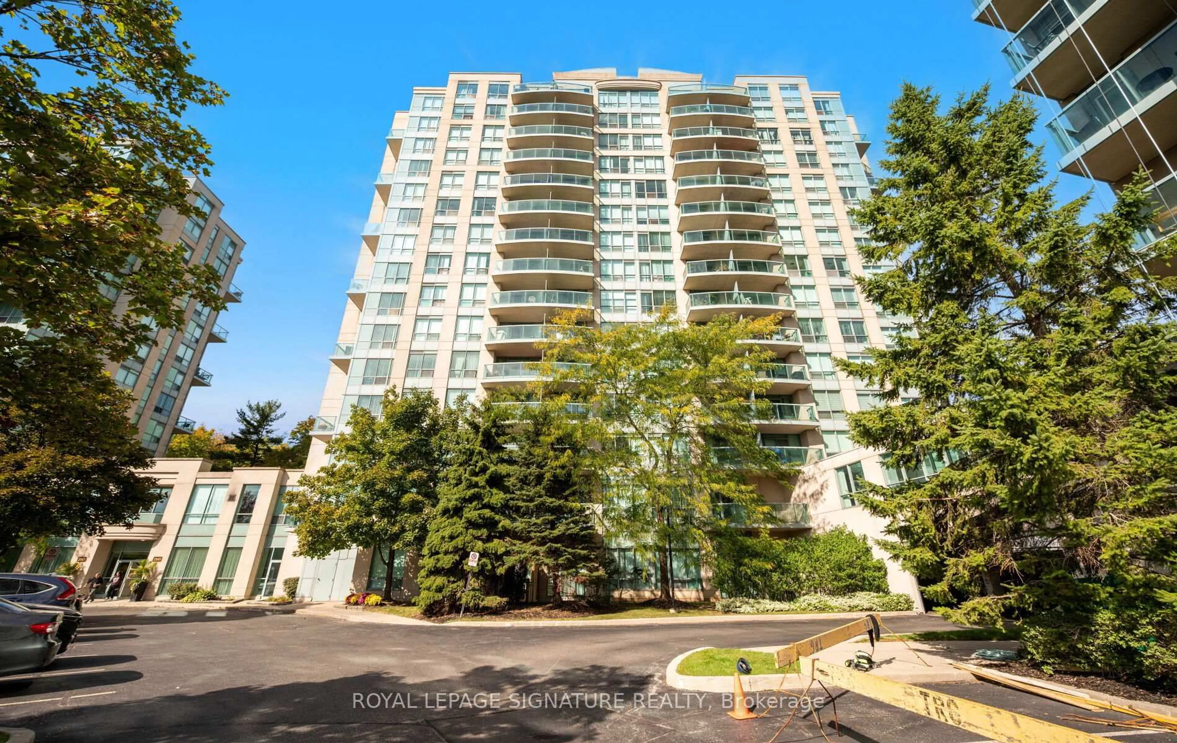 A pic from outside/outdoor area/front of a property/back of a property/a pic from drone, unknown for 2565 Erin Centre Blvd #1501, Mississauga Ontario L5M 6Z8