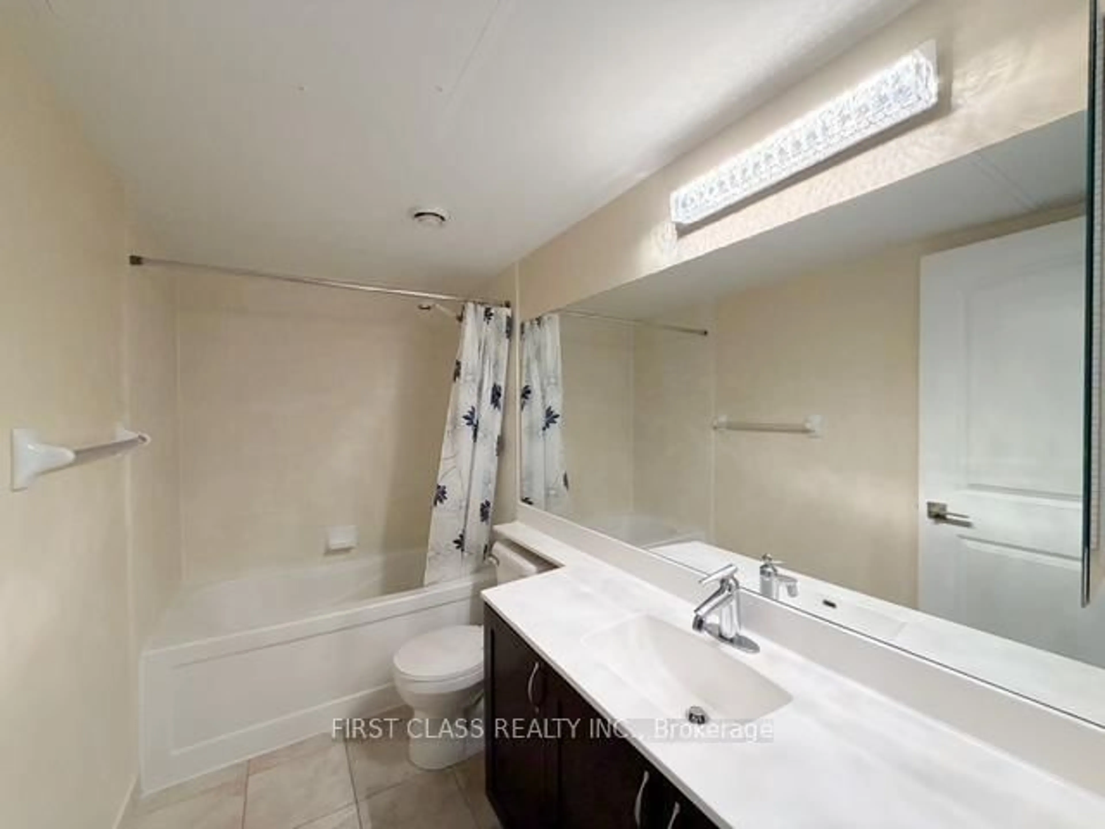 Standard bathroom, ceramic/tile floor for 1070 Sheppard Ave #204, Toronto Ontario M3J 0G8