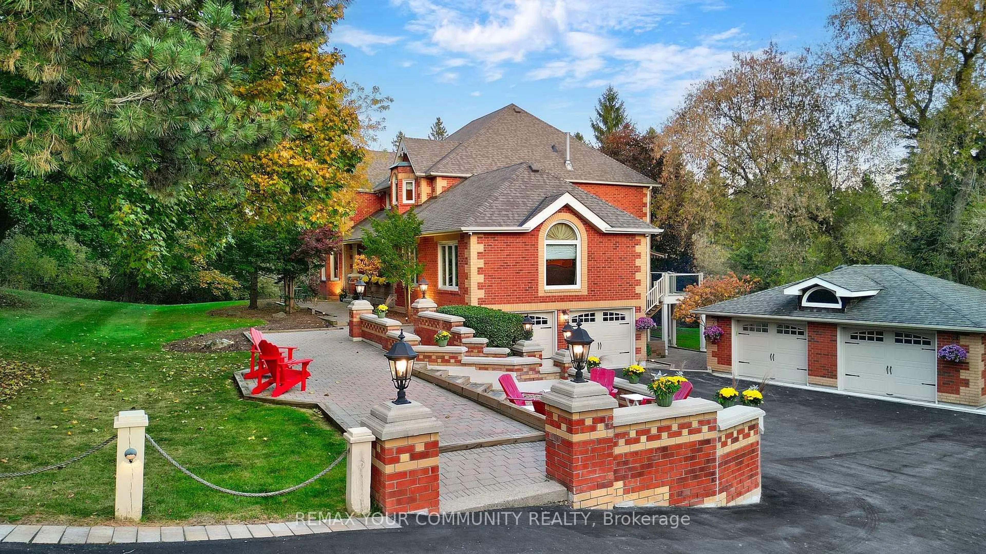 Home with brick exterior material, street for 508 King St, Caledon Ontario L7E 0B9