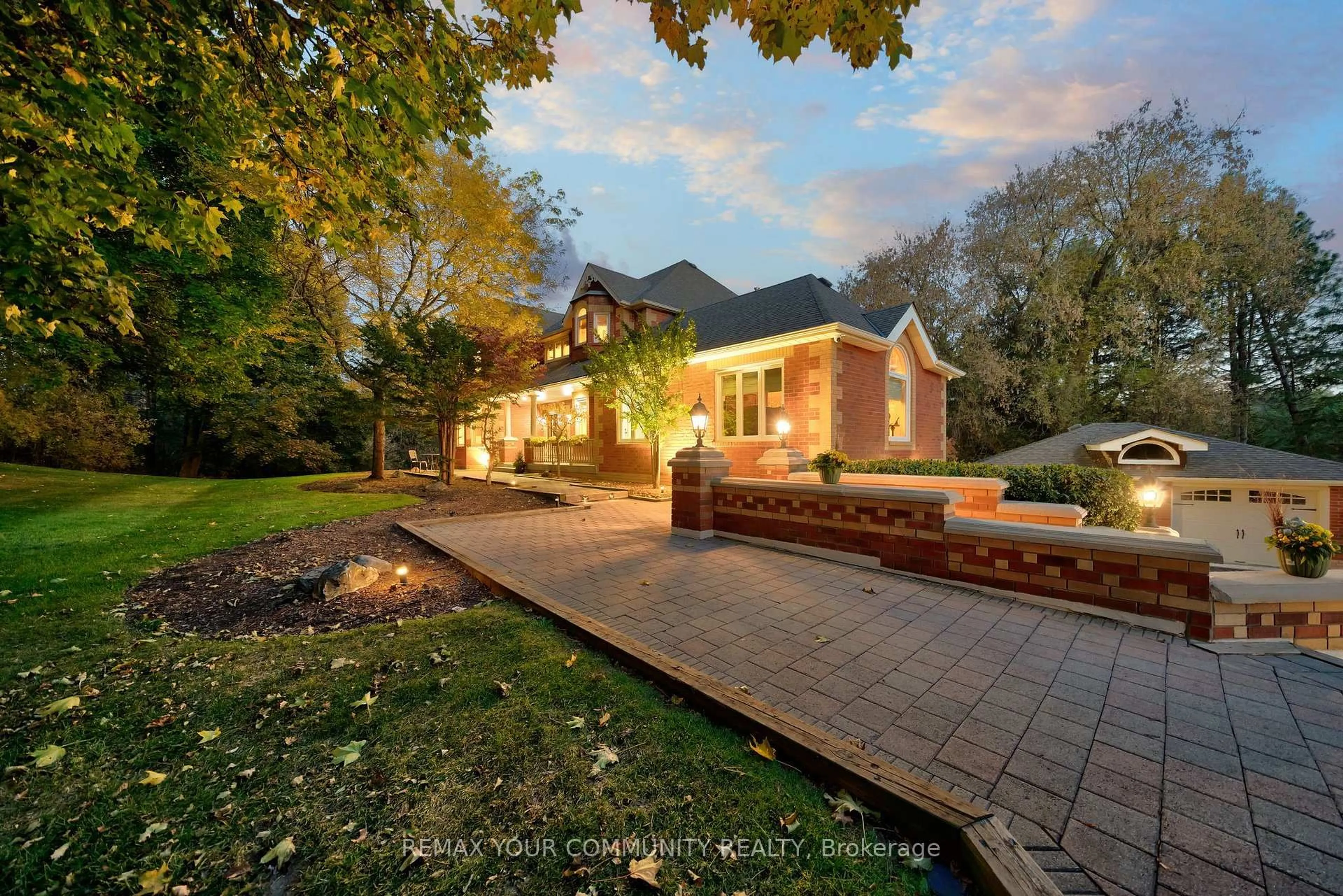 Home with brick exterior material, street for 508 King St, Caledon Ontario L7E 0B9