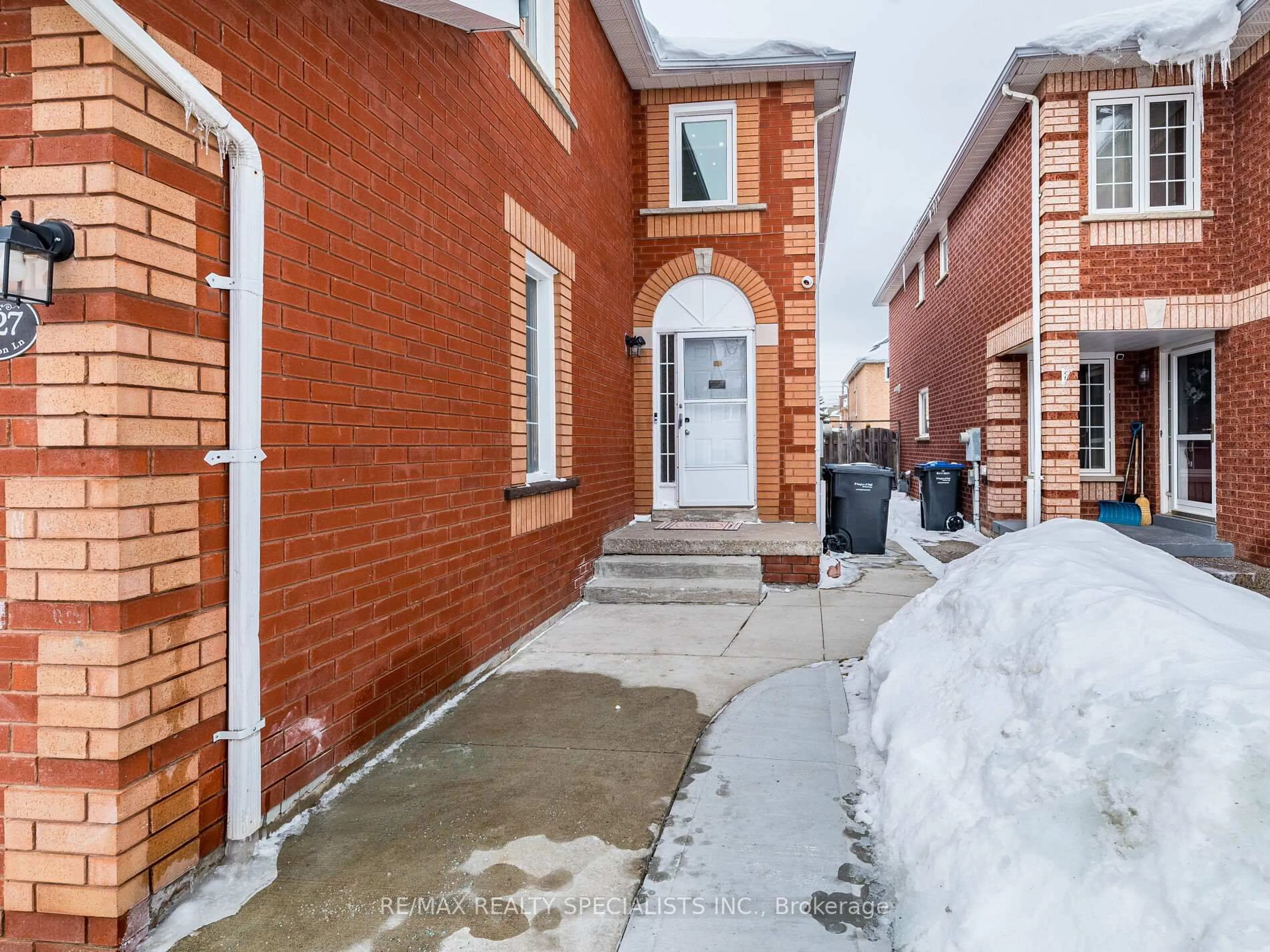 Home with brick exterior material, street for 3927 Rippleton Lane, Mississauga Ontario L5N 6Z8