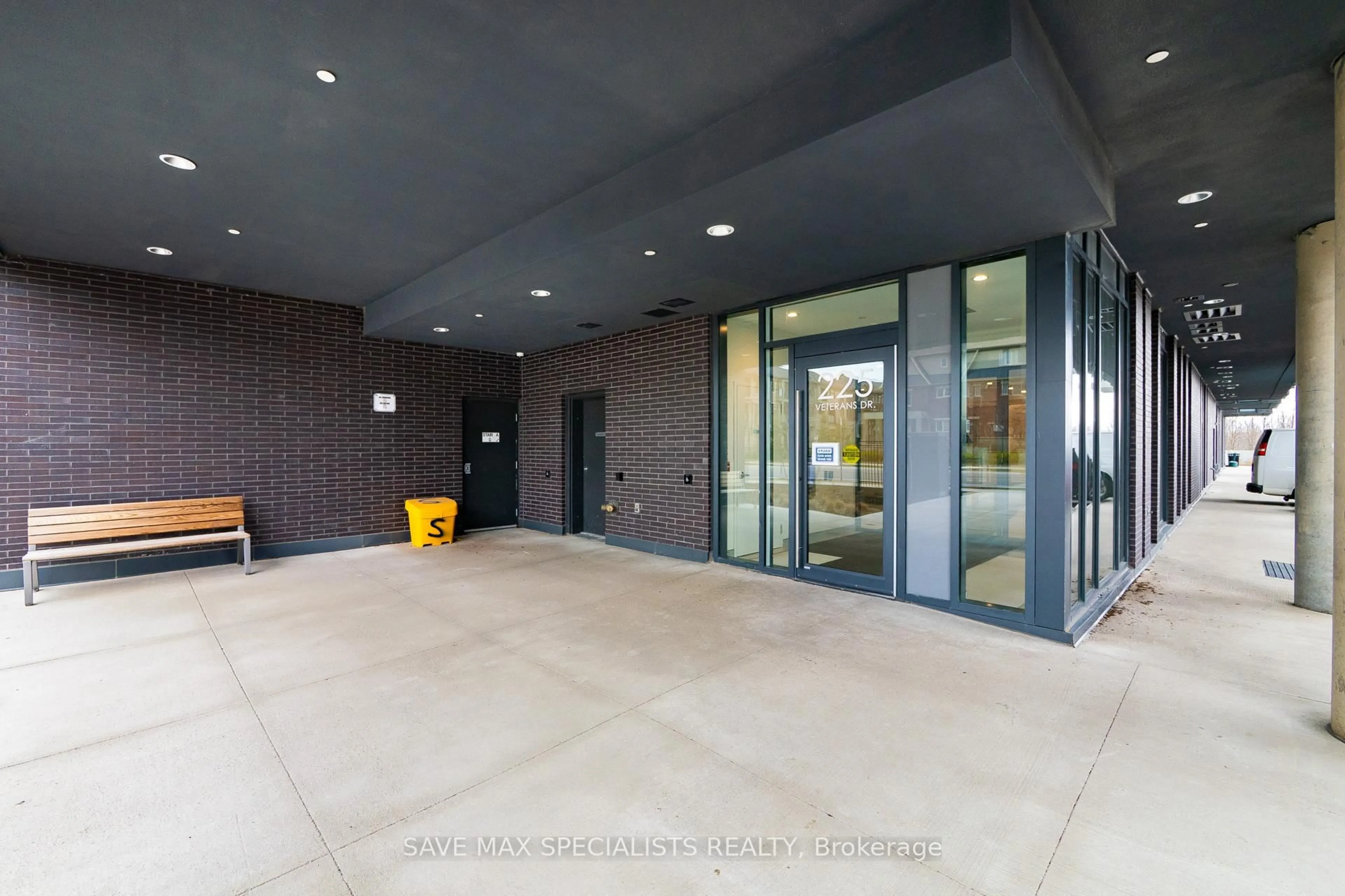 Indoor foyer for 225 Veterans Dr #901, Brampton Ontario L7A 5L7