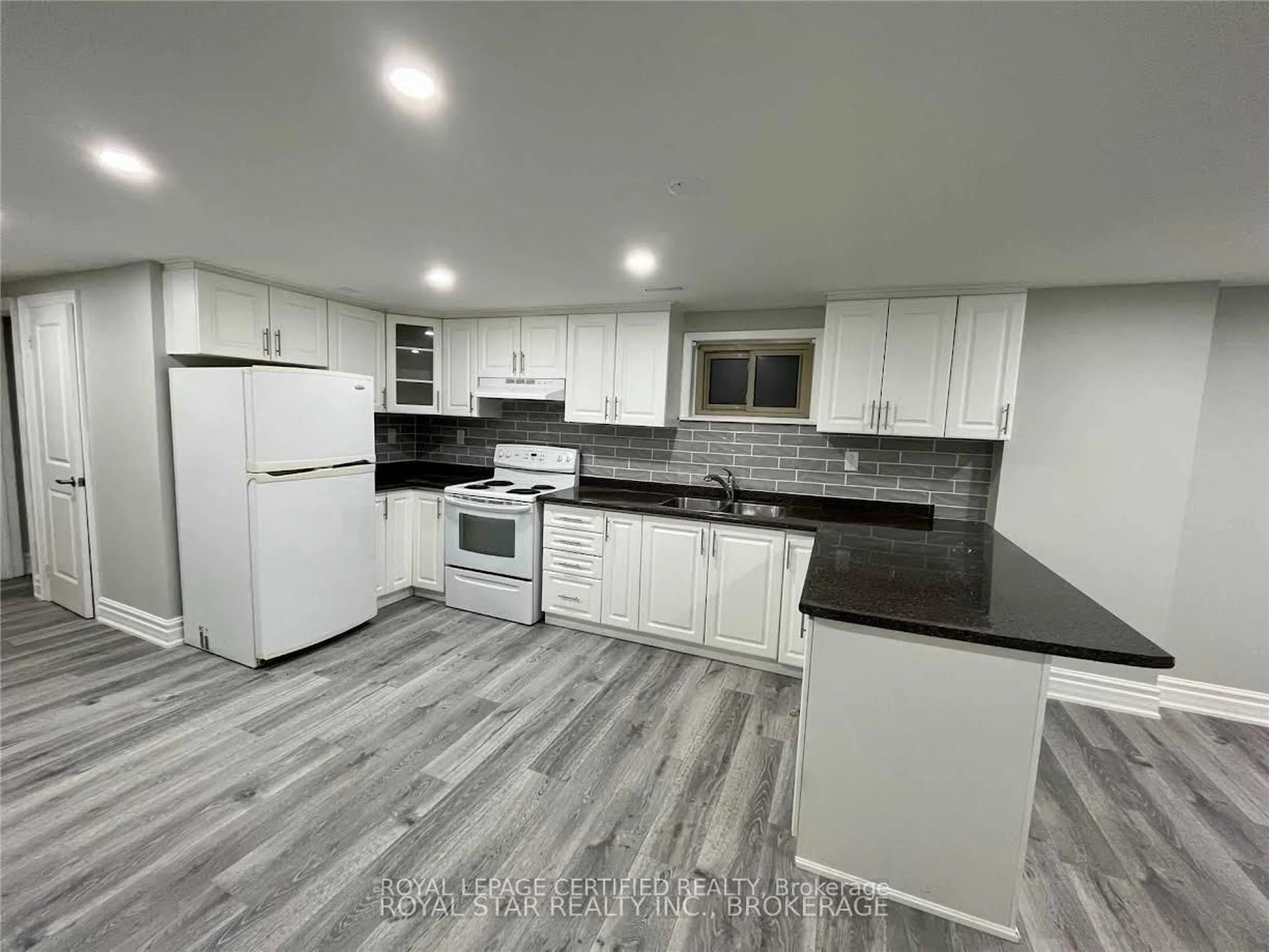 Open concept kitchen, unknown for 112 Jade Cres, Brampton Ontario L6S 3M8