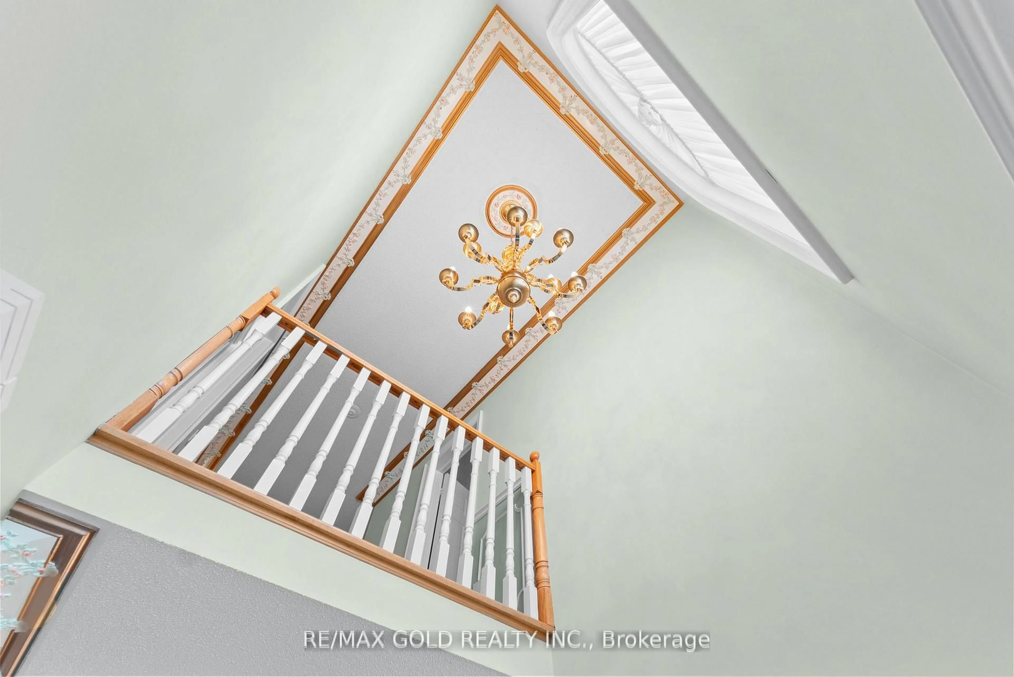 Indoor foyer for 38 Mountainberry Rd, Brampton Ontario L6R 1J3