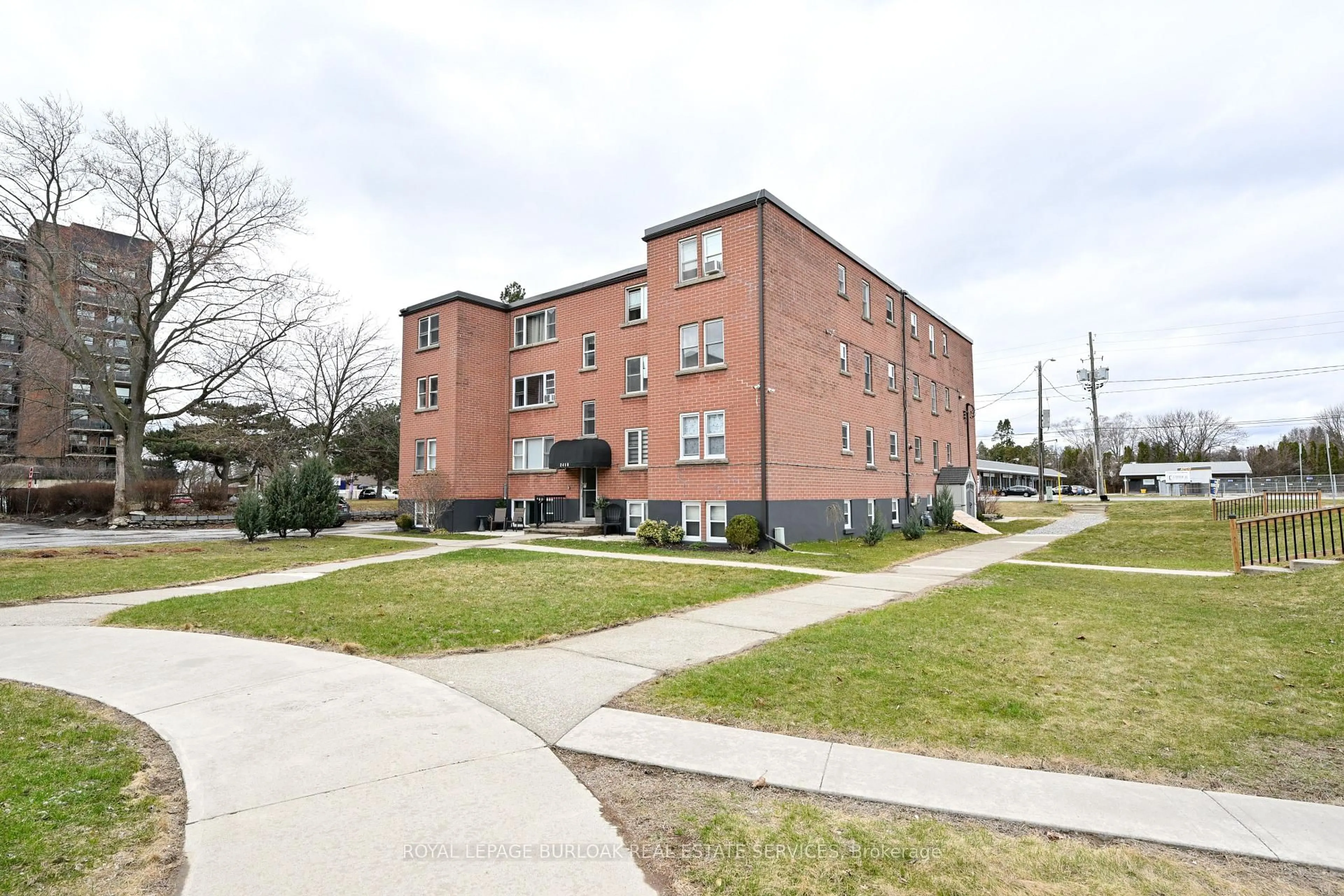 Unknown for 2418 New St #11, Burlington Ontario L7R 1J6