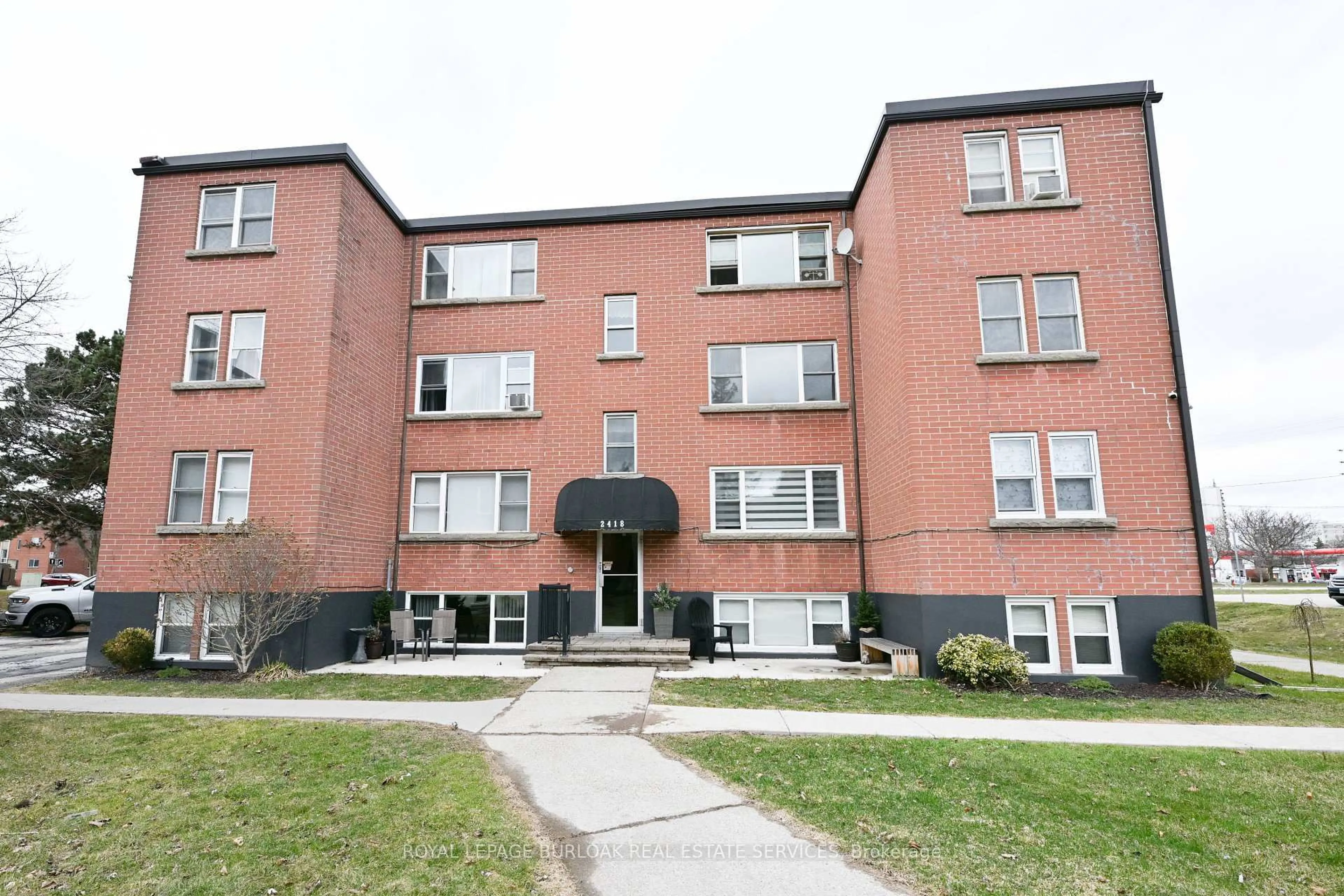 Unknown for 2418 New St #11, Burlington Ontario L7R 1J6