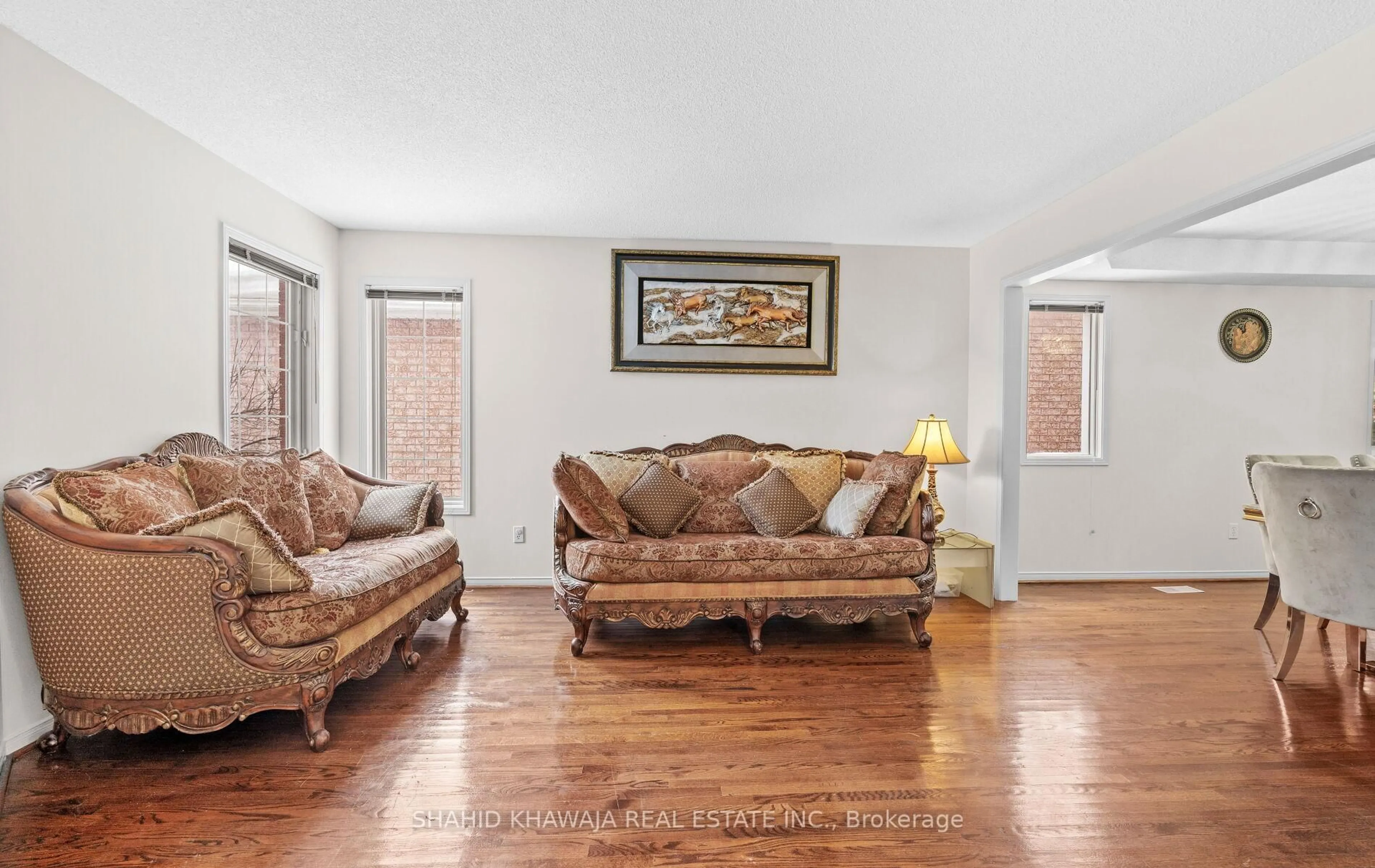 Living room with furniture, unknown for 6411 Alderwood Tr, Mississauga Ontario L5N 6W9