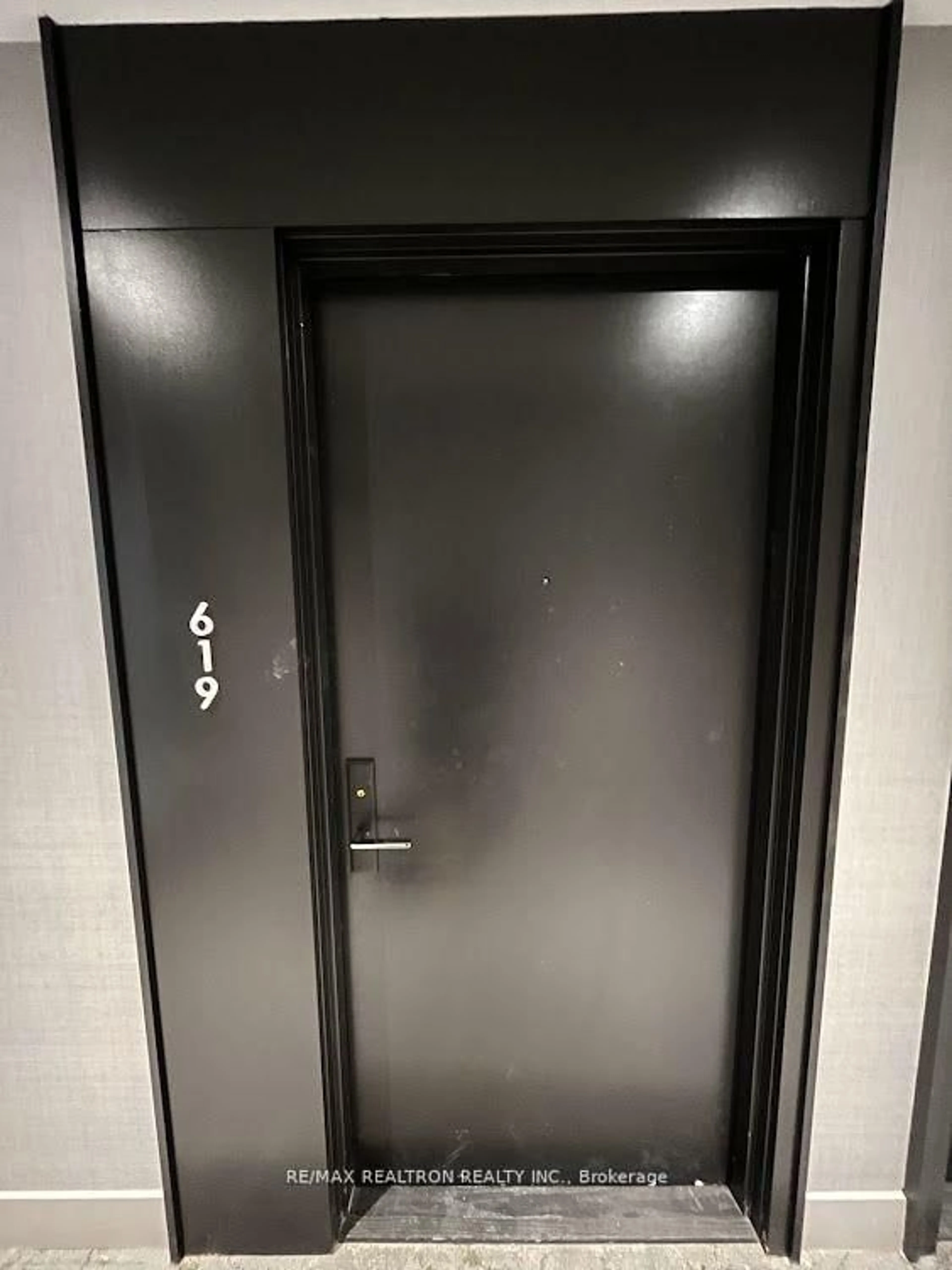 A pic of a room for 270 Dufferin St #619, Toronto Ontario M6K 0H8