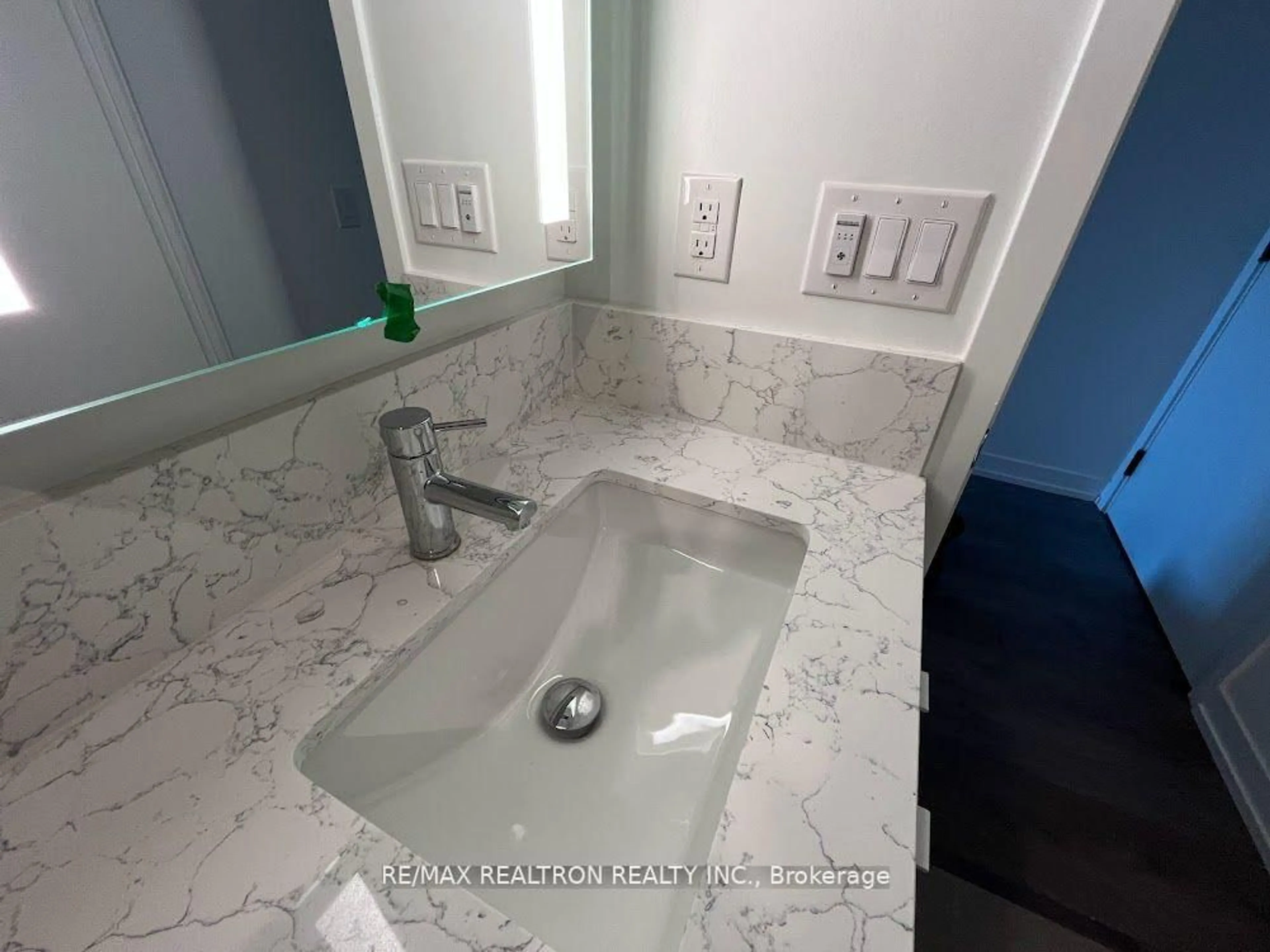 Contemporary bathroom, ceramic/tile floor for 270 Dufferin St #619, Toronto Ontario M6K 0H8