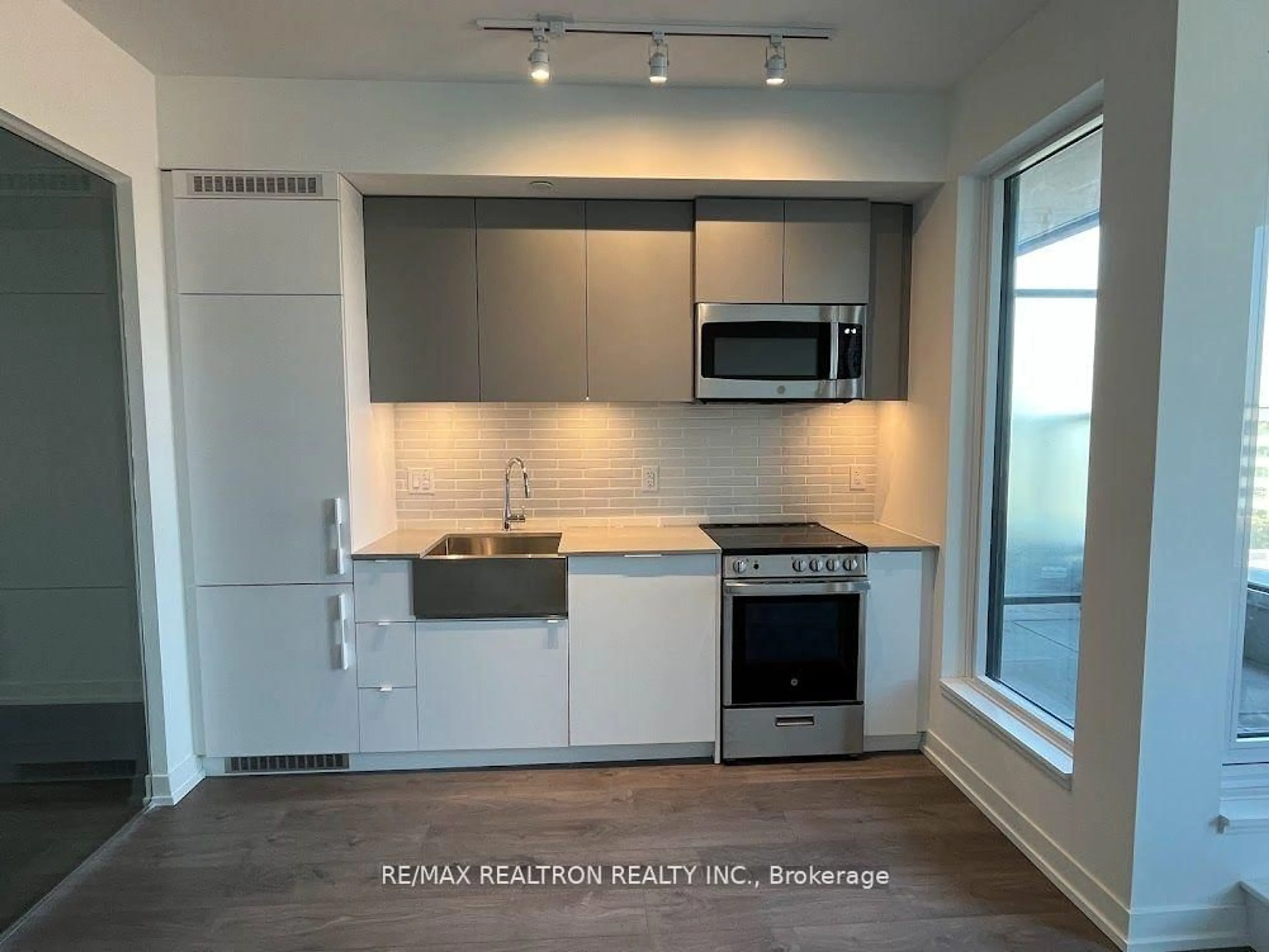 Standard kitchen, unknown for 270 Dufferin St #619, Toronto Ontario M6K 0H8