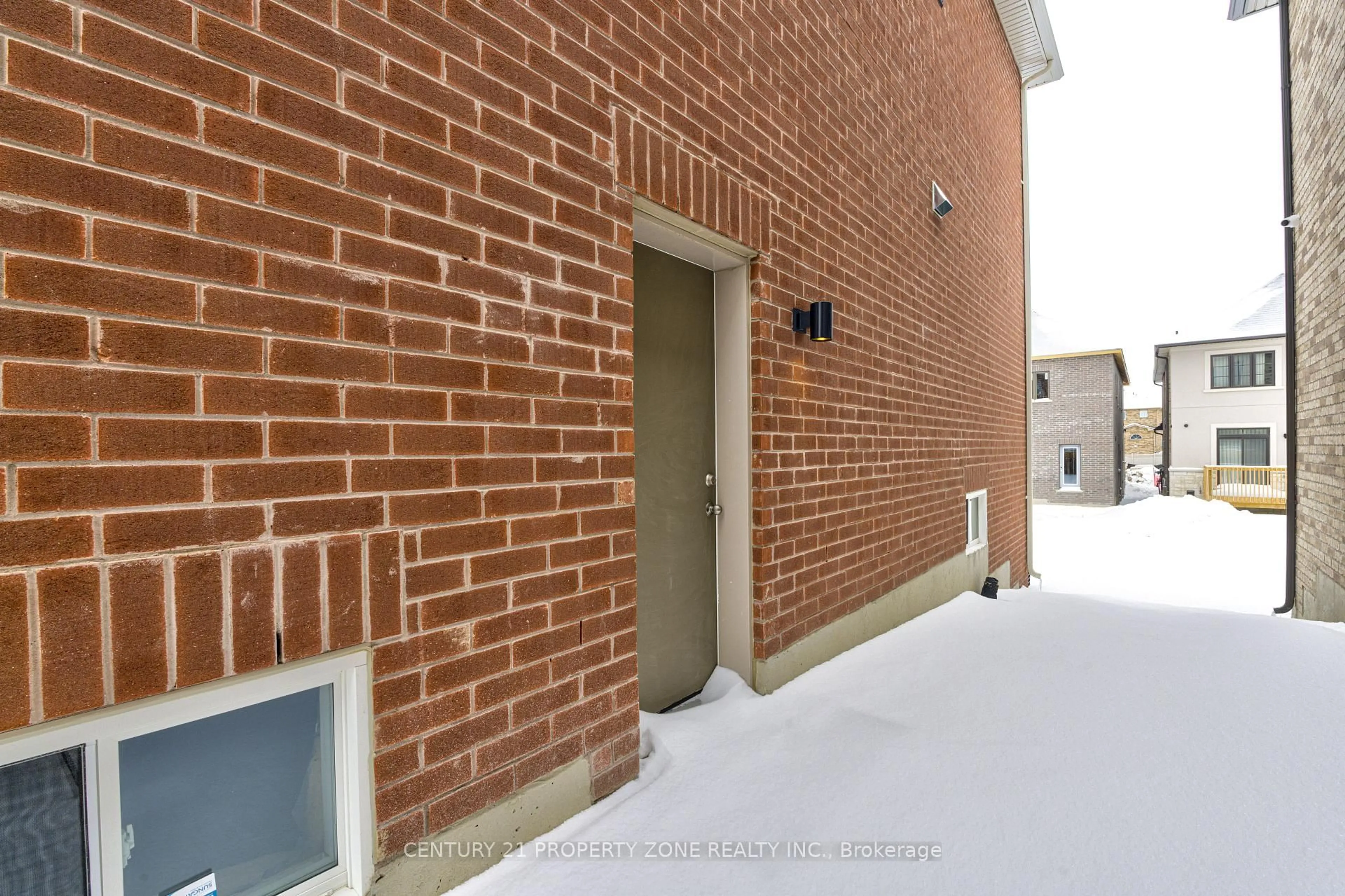 Home with brick exterior material, building for 28 Autumn Oak Crt, Caledon Ontario L7E 1X6