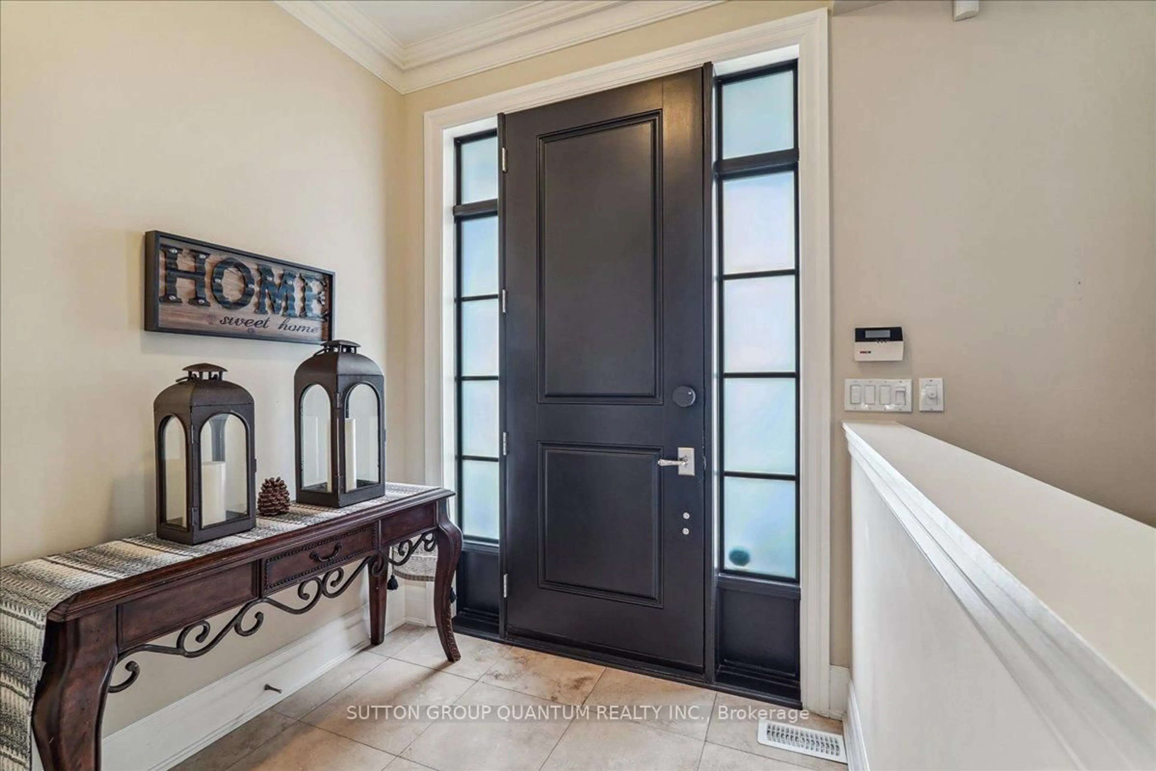 Indoor entryway for 2378 Marine Dr #2378, Oakville Ontario L6L 1C4