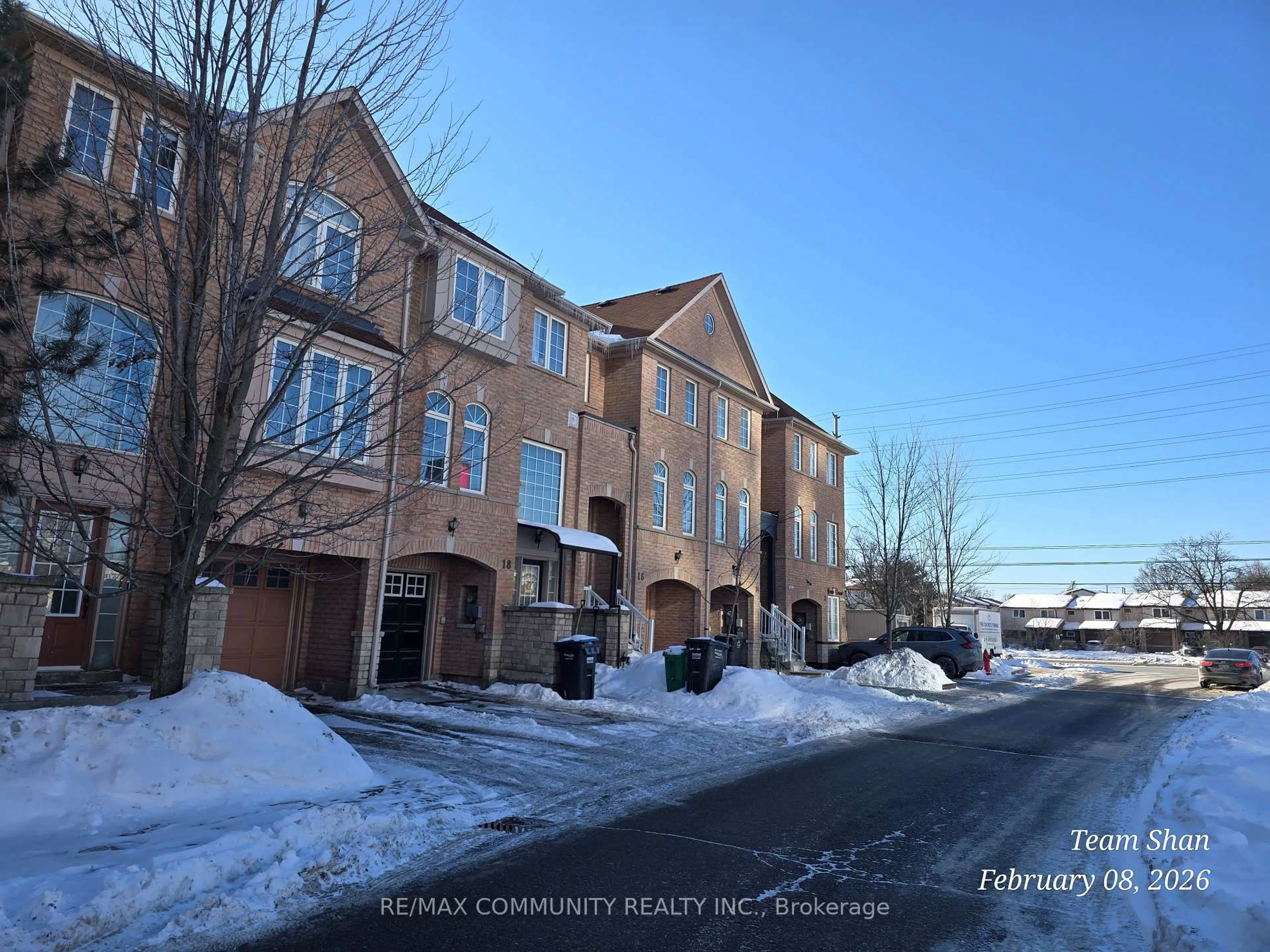 A pic from outside/outdoor area/front of a property/back of a property/a pic from drone, street for 16 Bernard Ave, Brampton Ontario L6Y 5S6