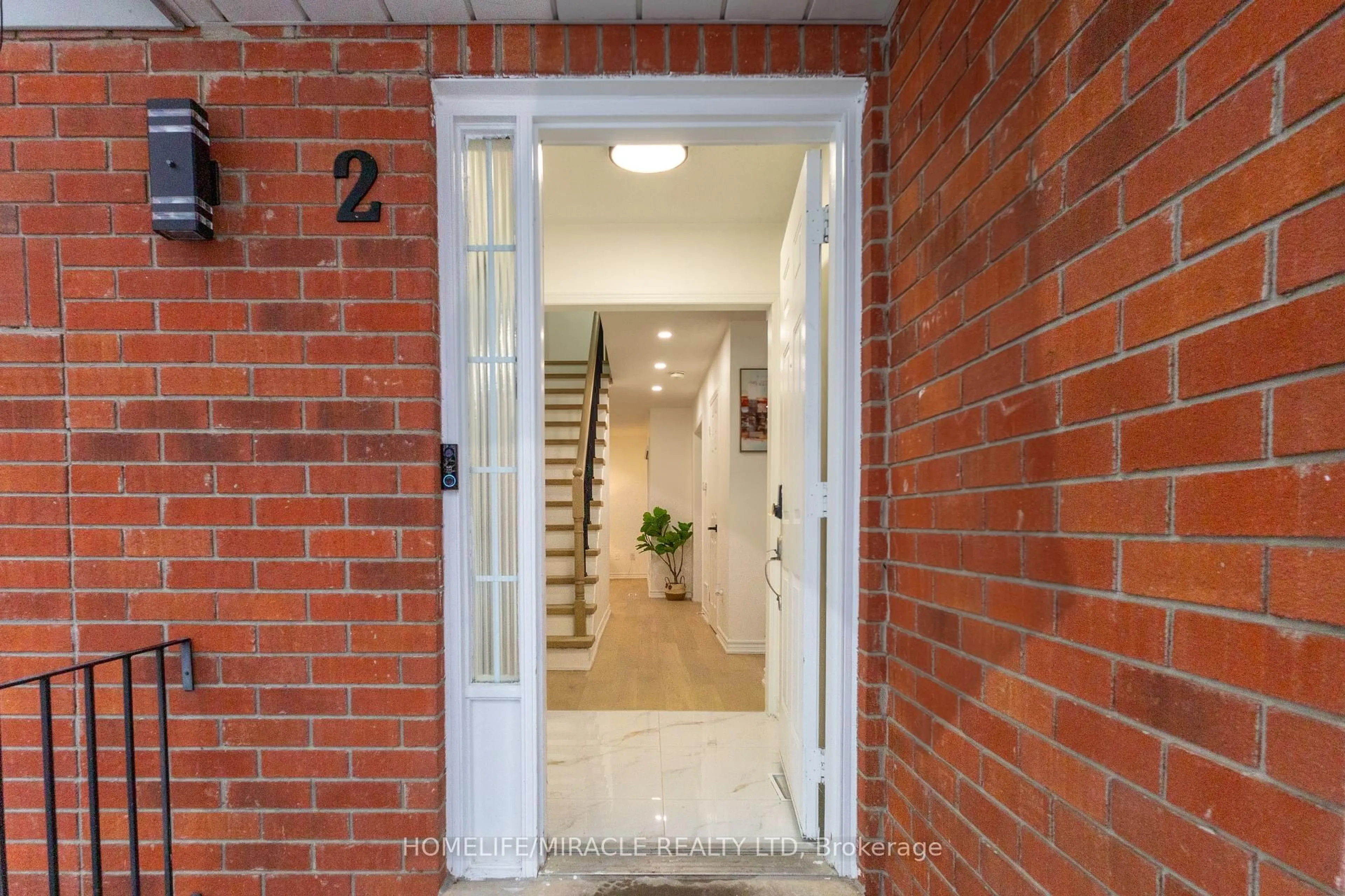 Indoor foyer for 2 Santa Anita Crt, Brampton Ontario L6Y 4P8