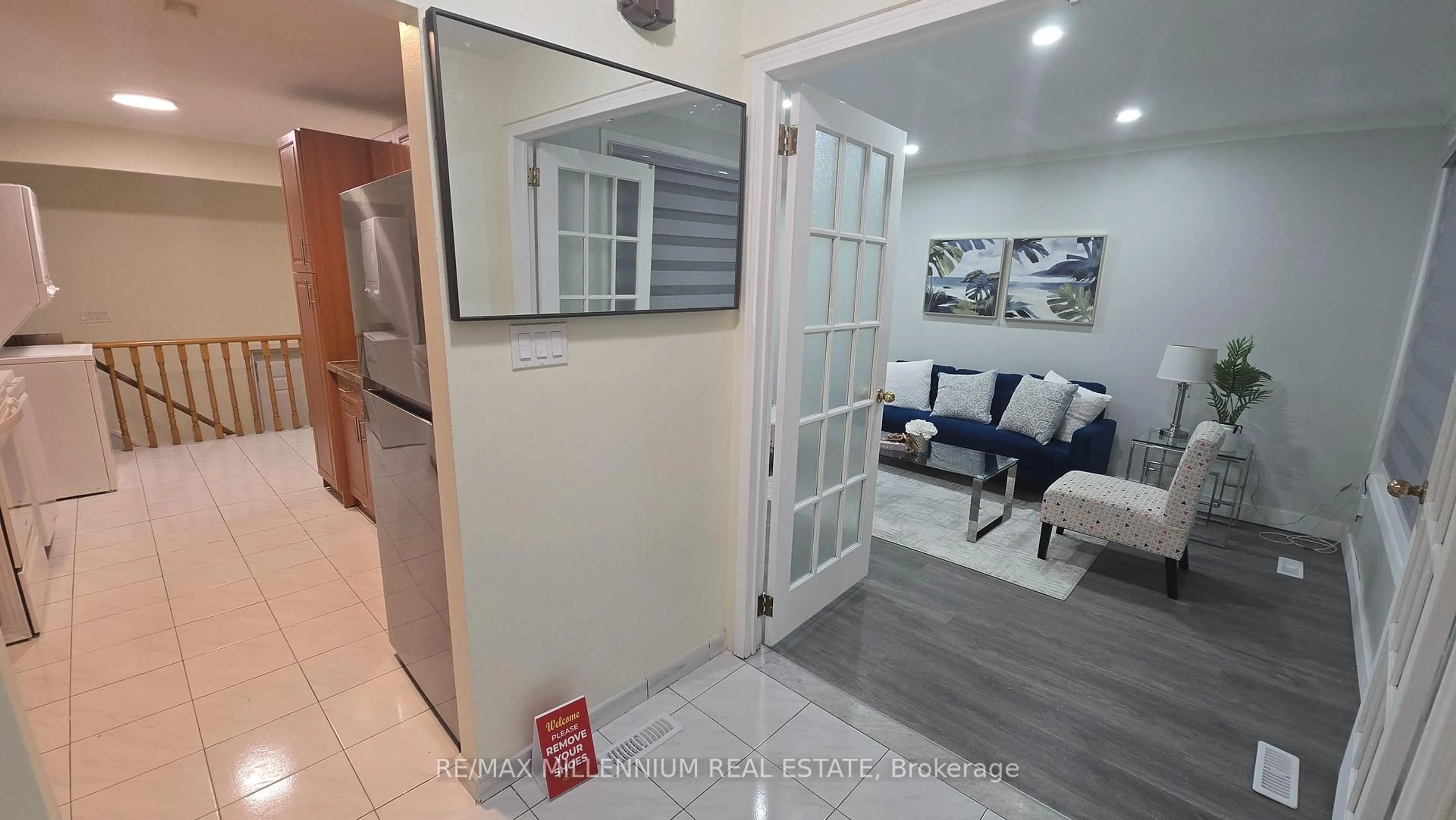 Indoor entryway for 120 Duncanwoods Dr, Toronto Ontario M9L 2E1