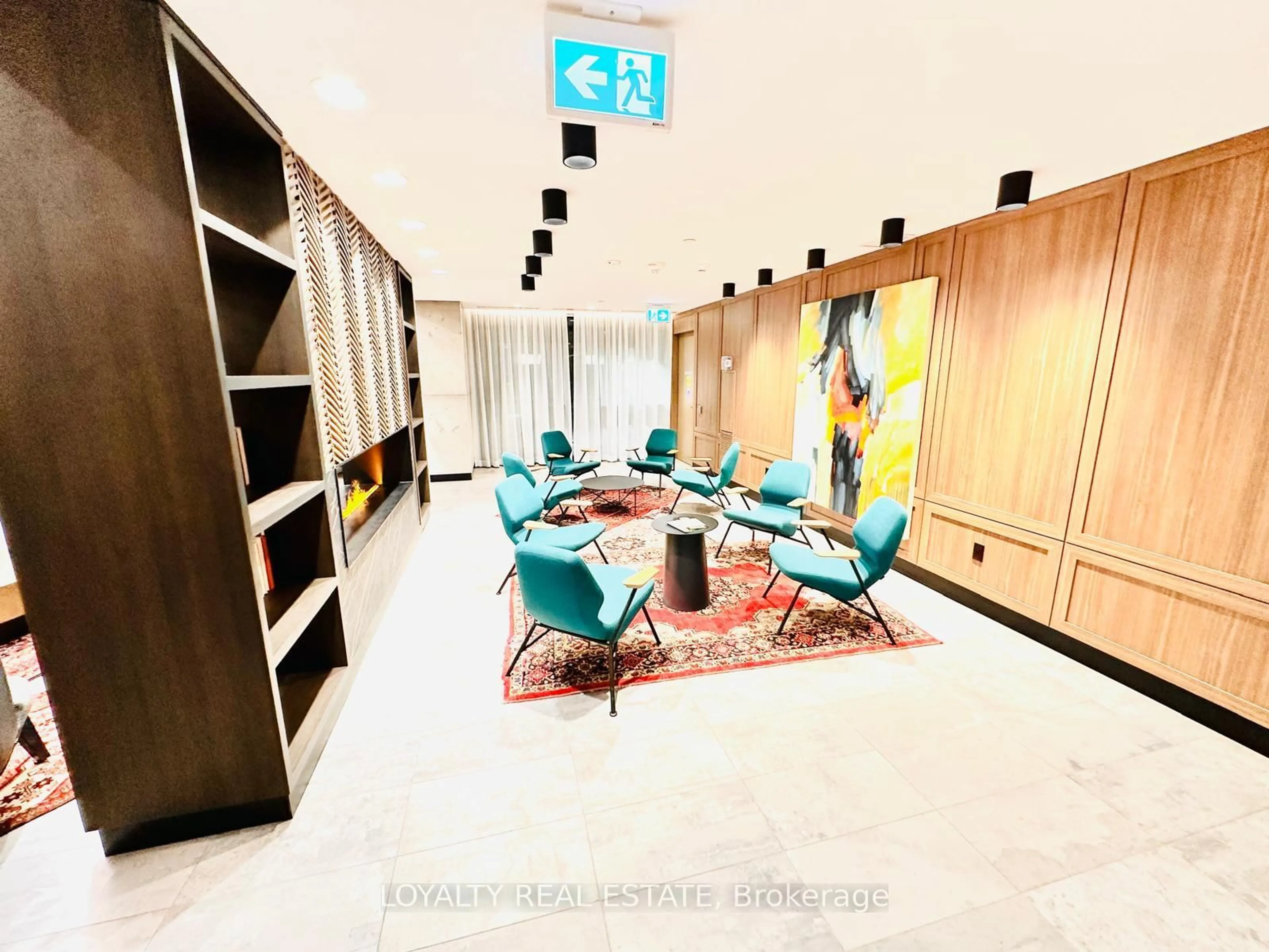 Unknown for 251 Manitoba St #311, Toronto Ontario M8Y 0C7