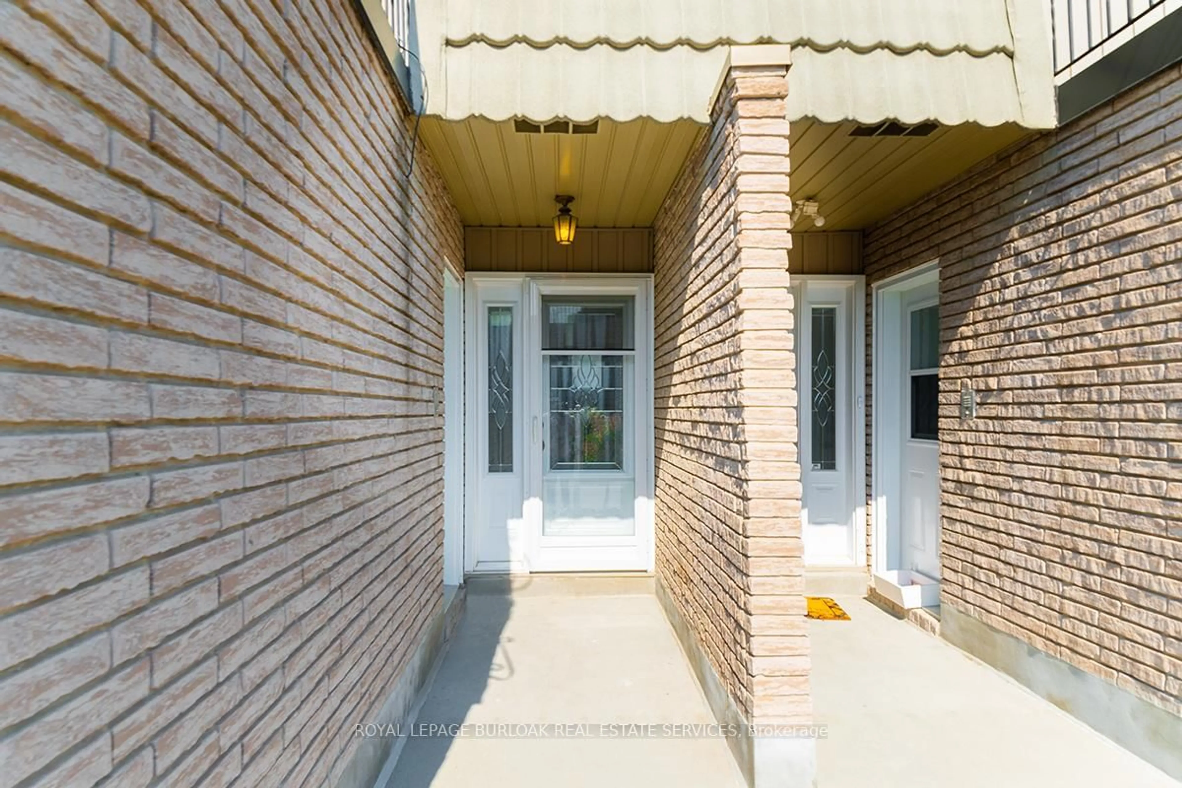 Unknown for 1011 White Oak Dr #2, Burlington Ontario L7T 2L3