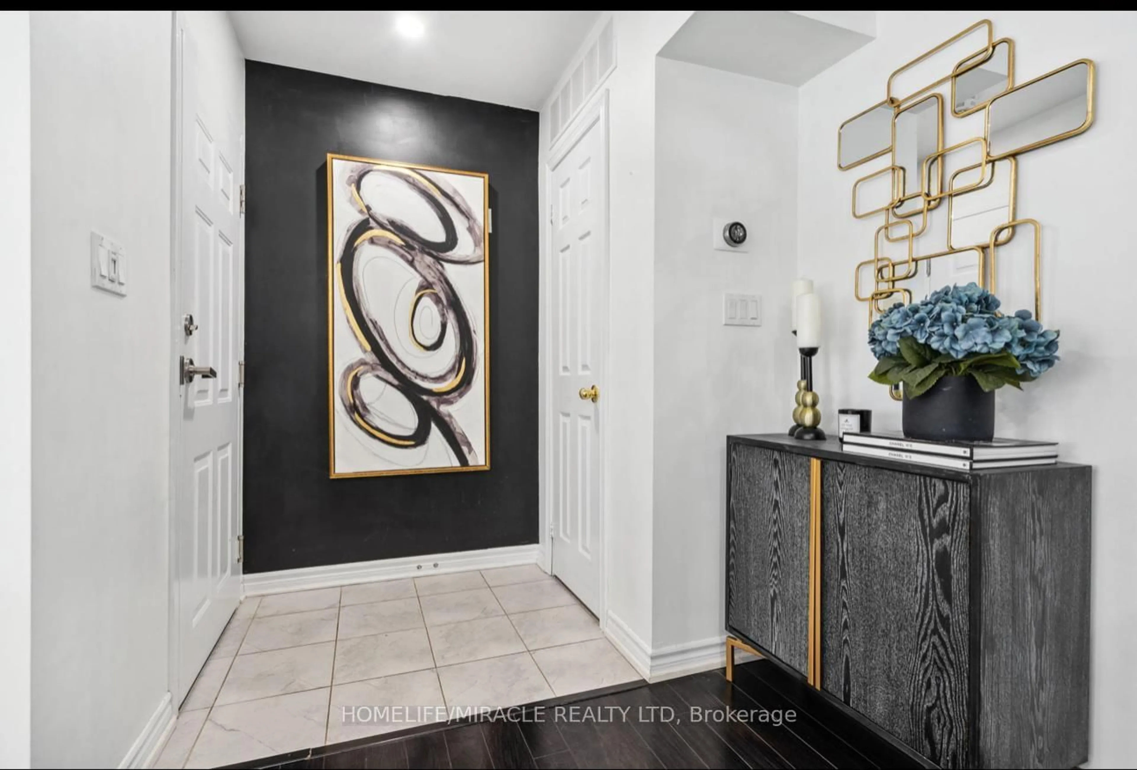 Indoor entryway for 200 Veterans Dr #32, Brampton Ontario L7A 4S6