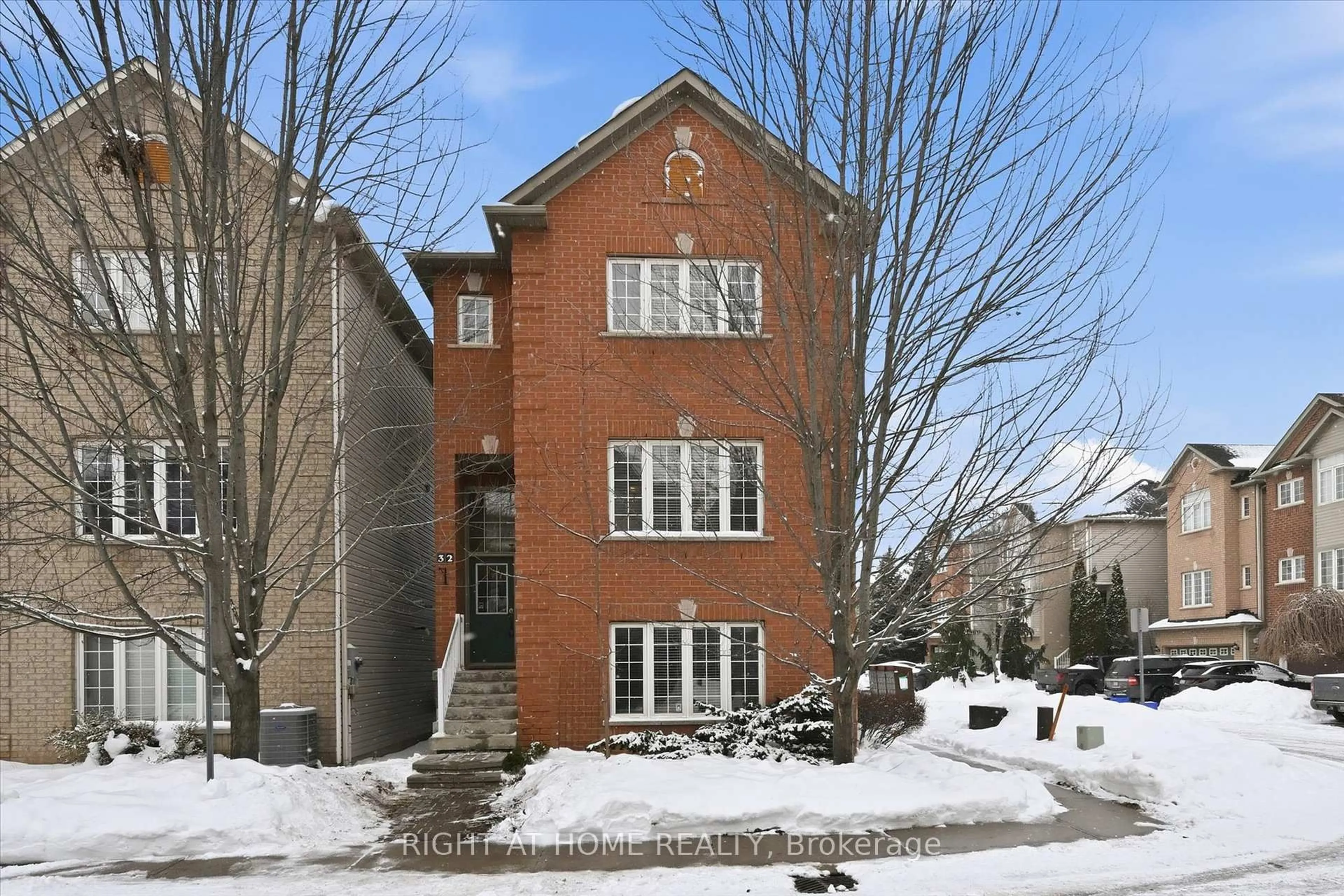 Home with brick exterior material, street for 5110 Fairview St #32, Burlington Ontario L7L 7H6