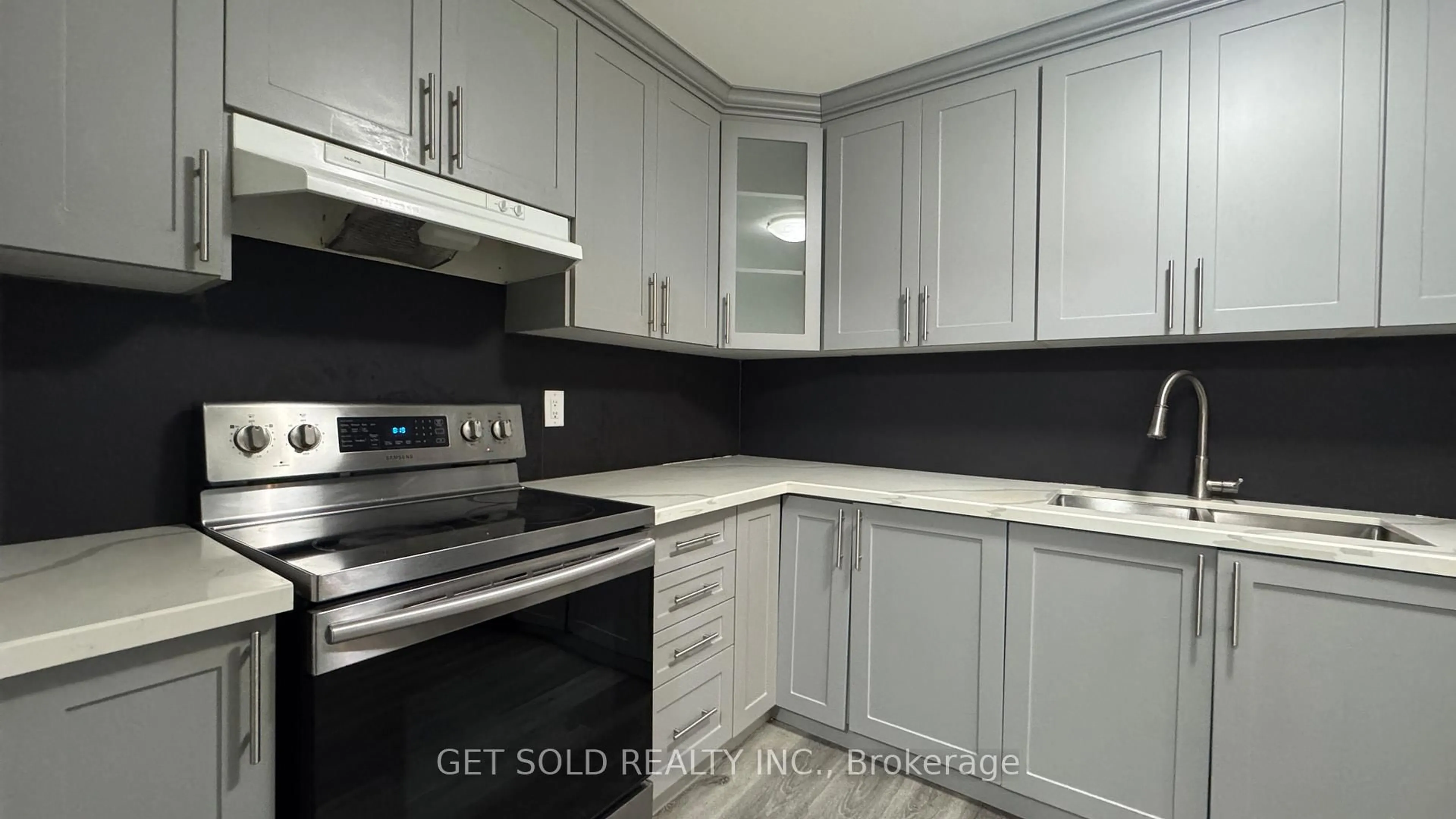 Standard kitchen, unknown for 145 Hillcrest Ave #702, Mississauga Ontario L5B 3Z1