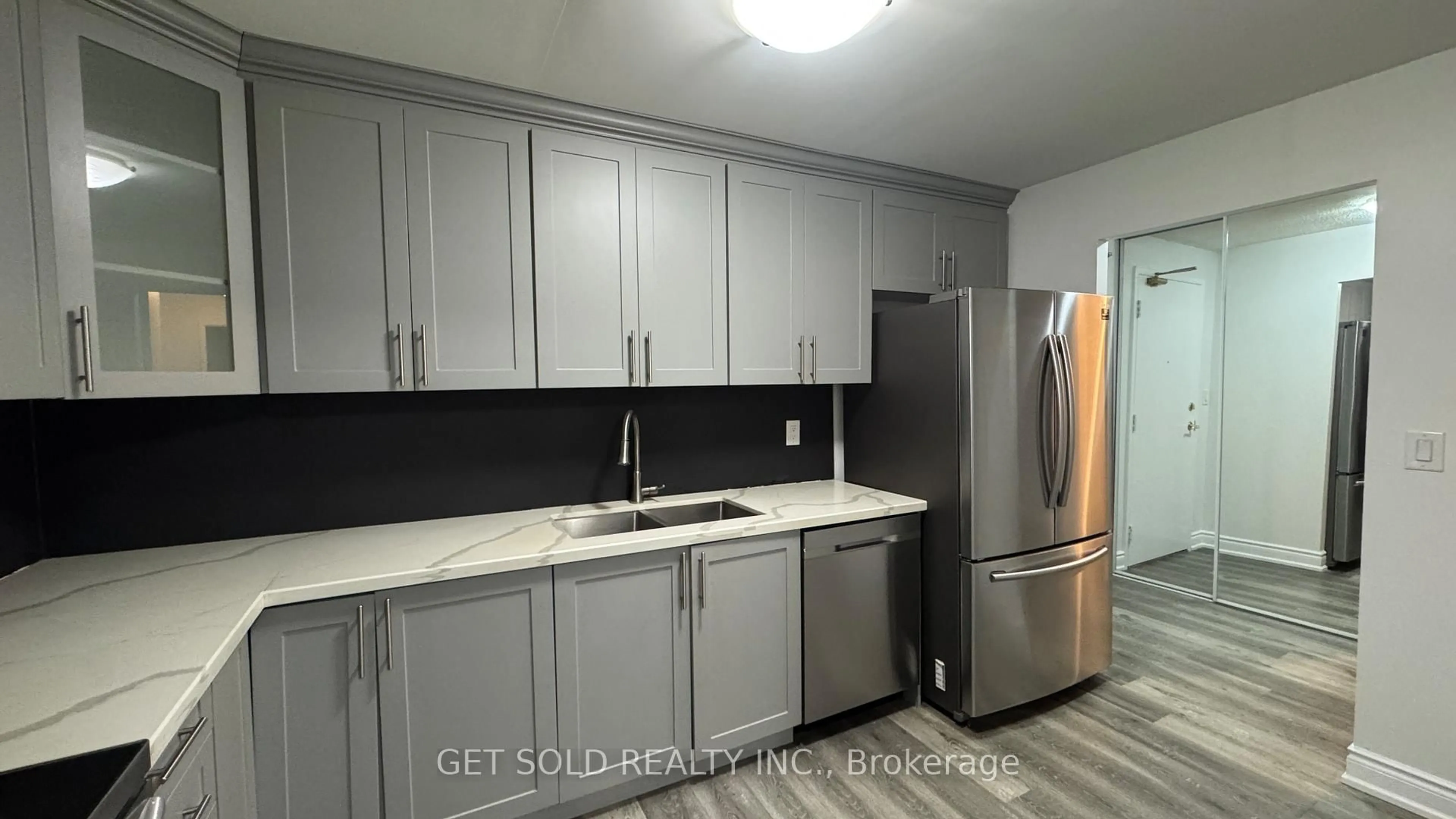 Standard kitchen, unknown for 145 Hillcrest Ave #702, Mississauga Ontario L5B 3Z1