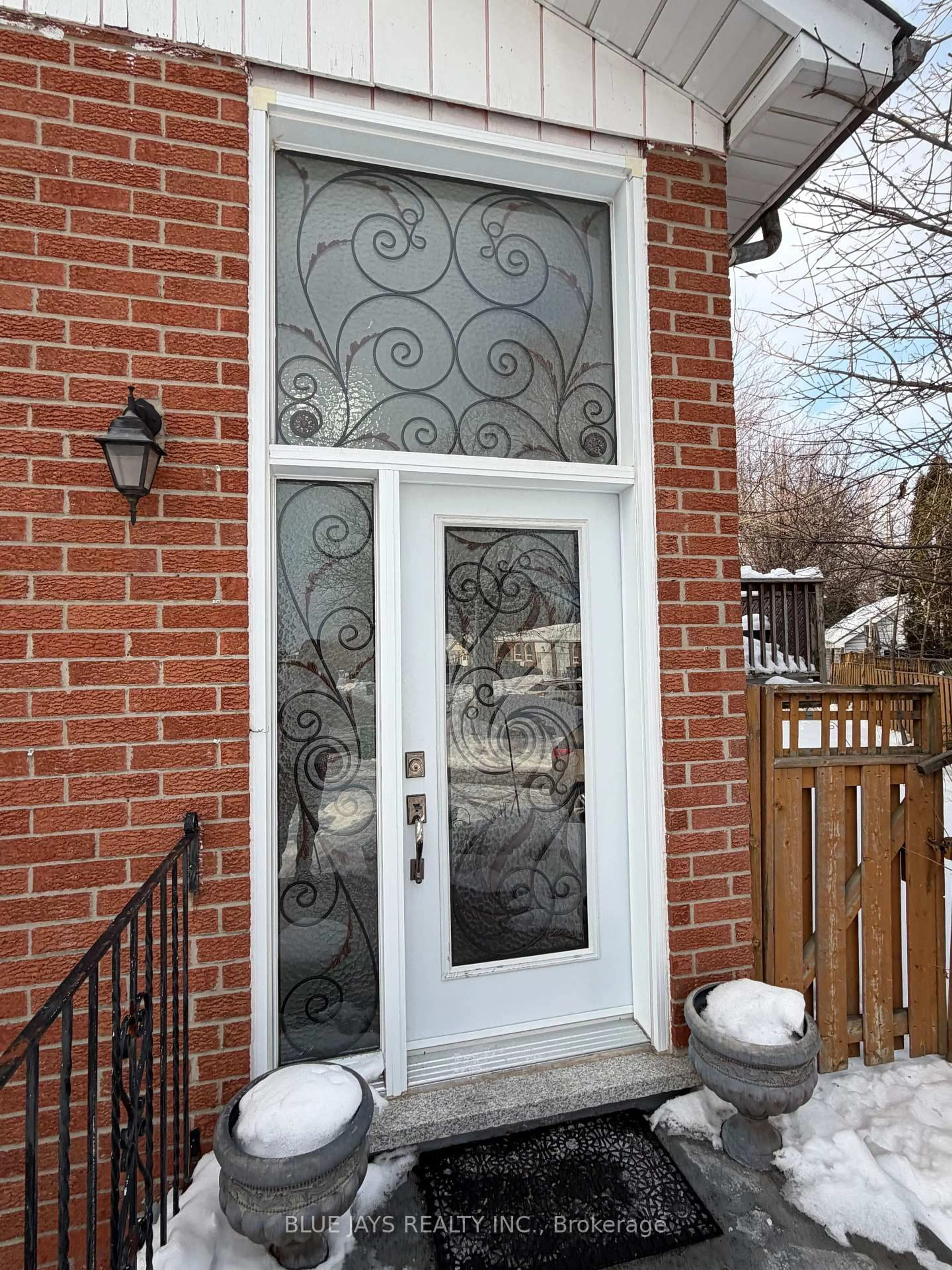 Indoor entryway for 57 Mallard Cres, Brampton Ontario L6S 2T7