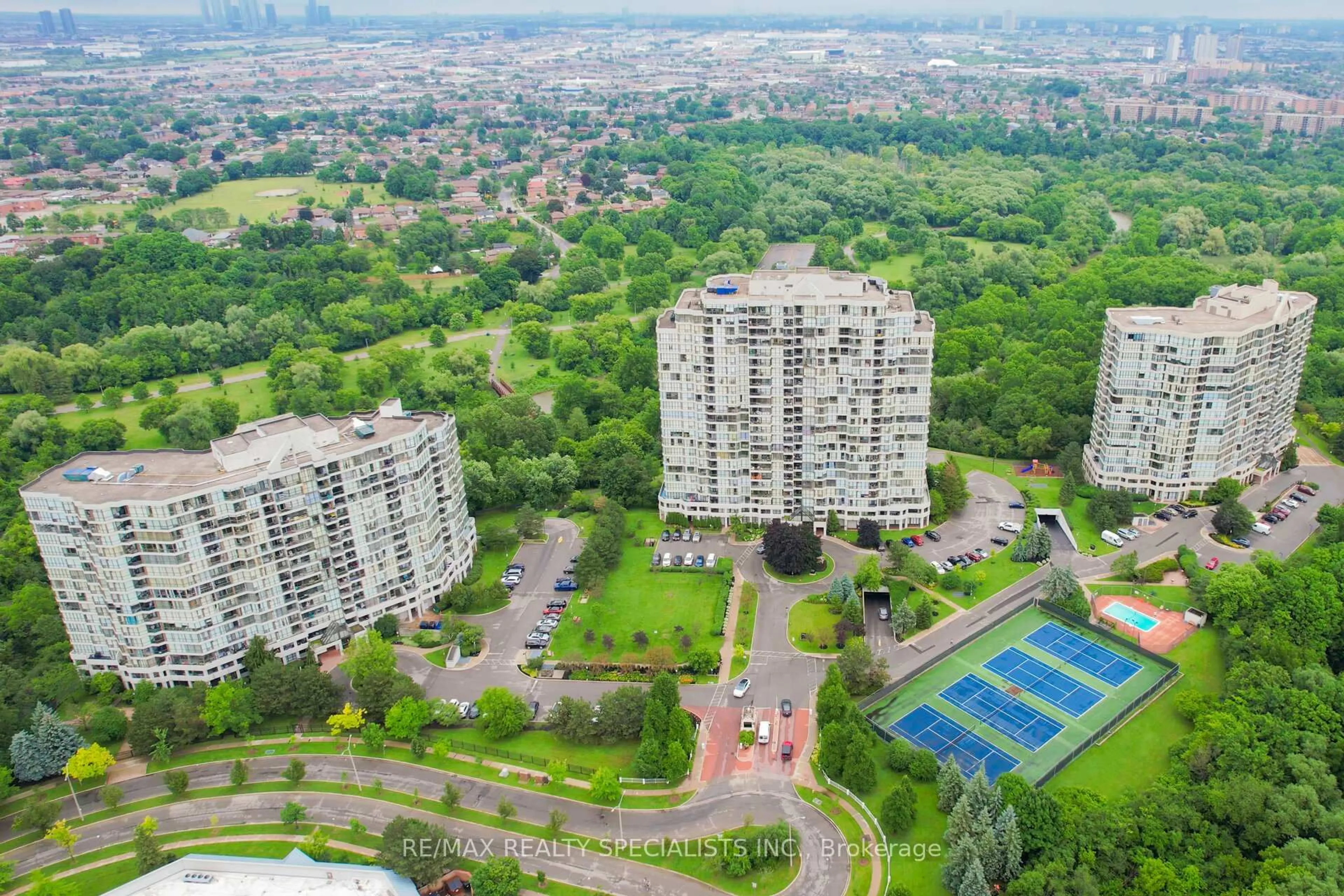A pic from outside/outdoor area/front of a property/back of a property/a pic from drone, city buildings view from balcony for 5 Rowntree Rd #805, Toronto Ontario M9V 5G9