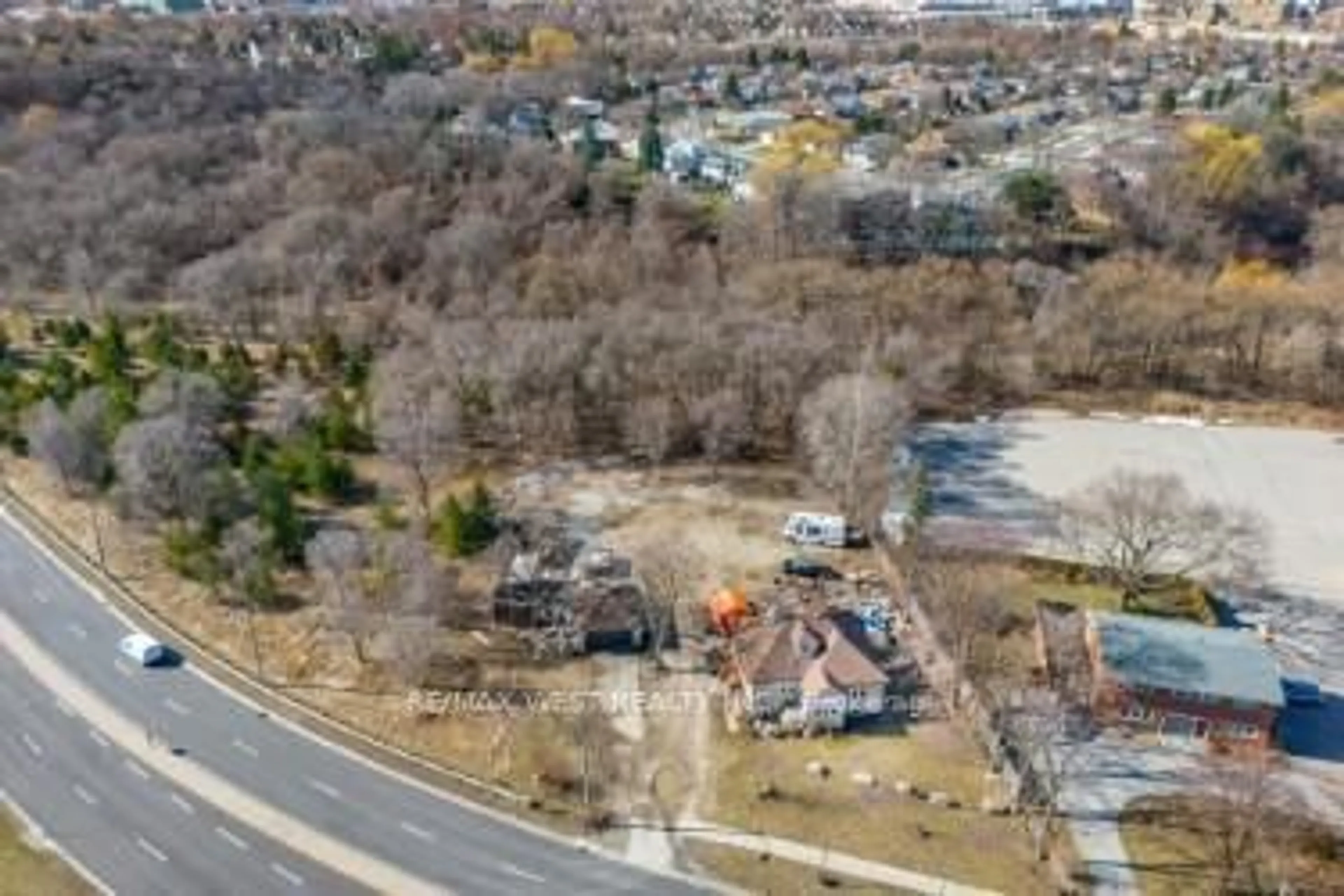 A pic from outside/outdoor area/front of a property/back of a property/a pic from drone, street for 255 Albion Rd, Toronto Ontario M9W 3P1