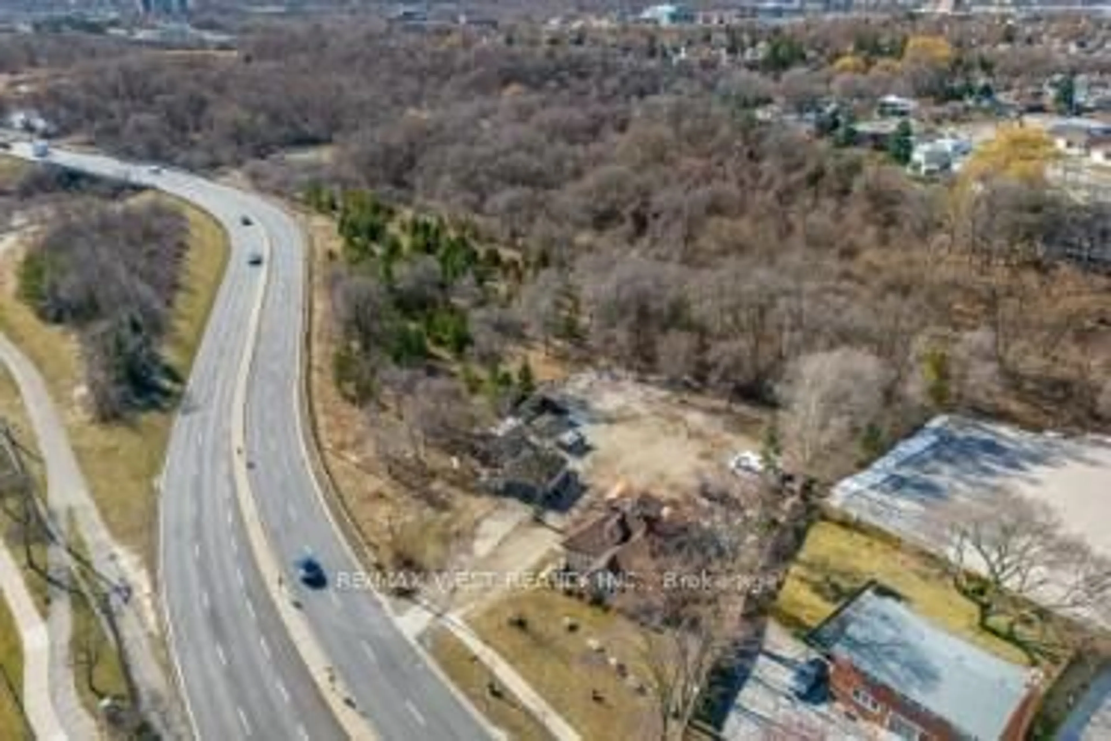 A pic from outside/outdoor area/front of a property/back of a property/a pic from drone, street for 255 Albion Rd, Toronto Ontario M9W 3P1