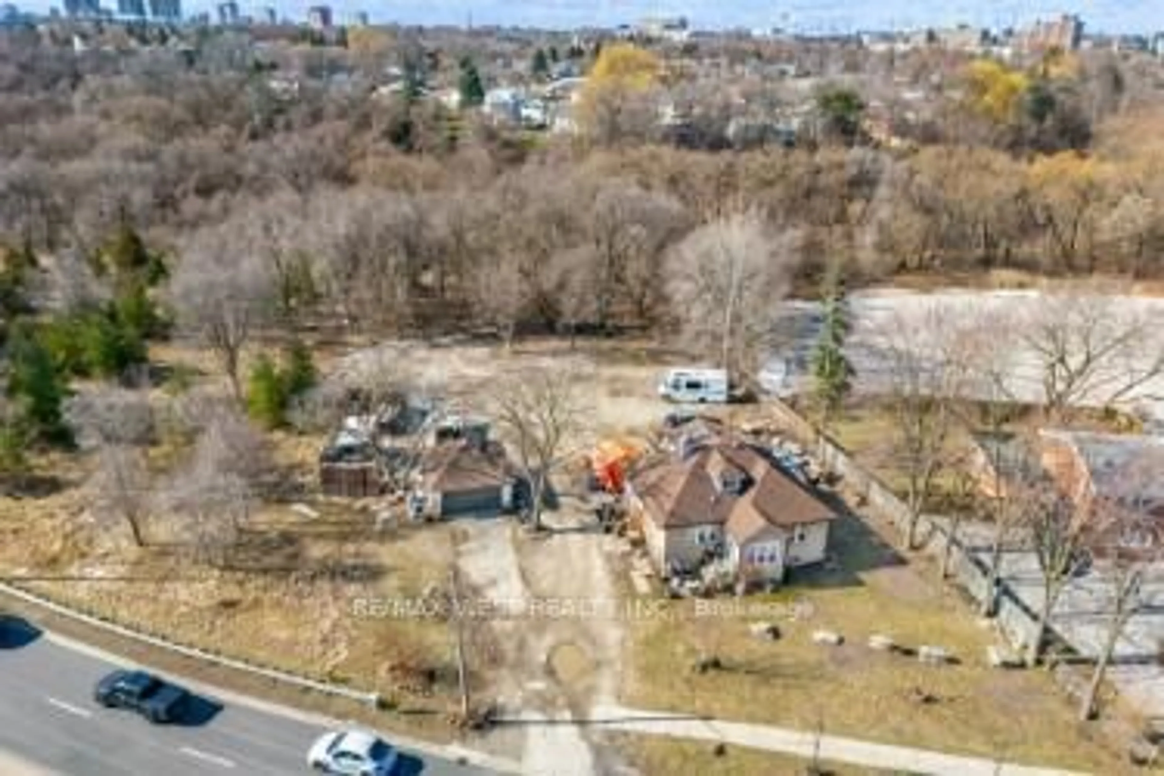 A pic from outside/outdoor area/front of a property/back of a property/a pic from drone, street for 255 Albion Rd, Toronto Ontario M9W 3P1