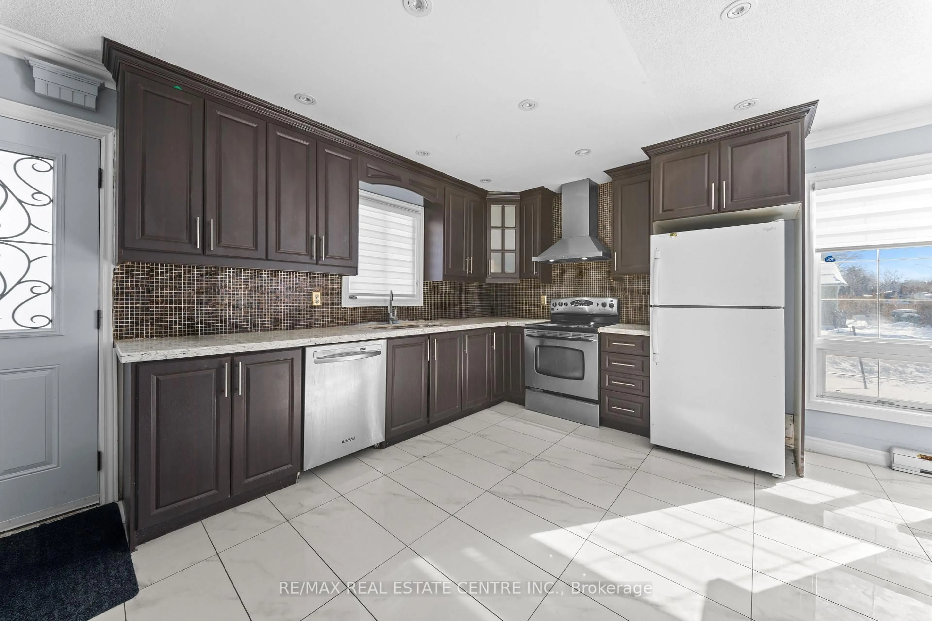 Standard kitchen, ceramic/tile floor for 8 Golden Gate Dr, Brampton Ontario L6S 2K5